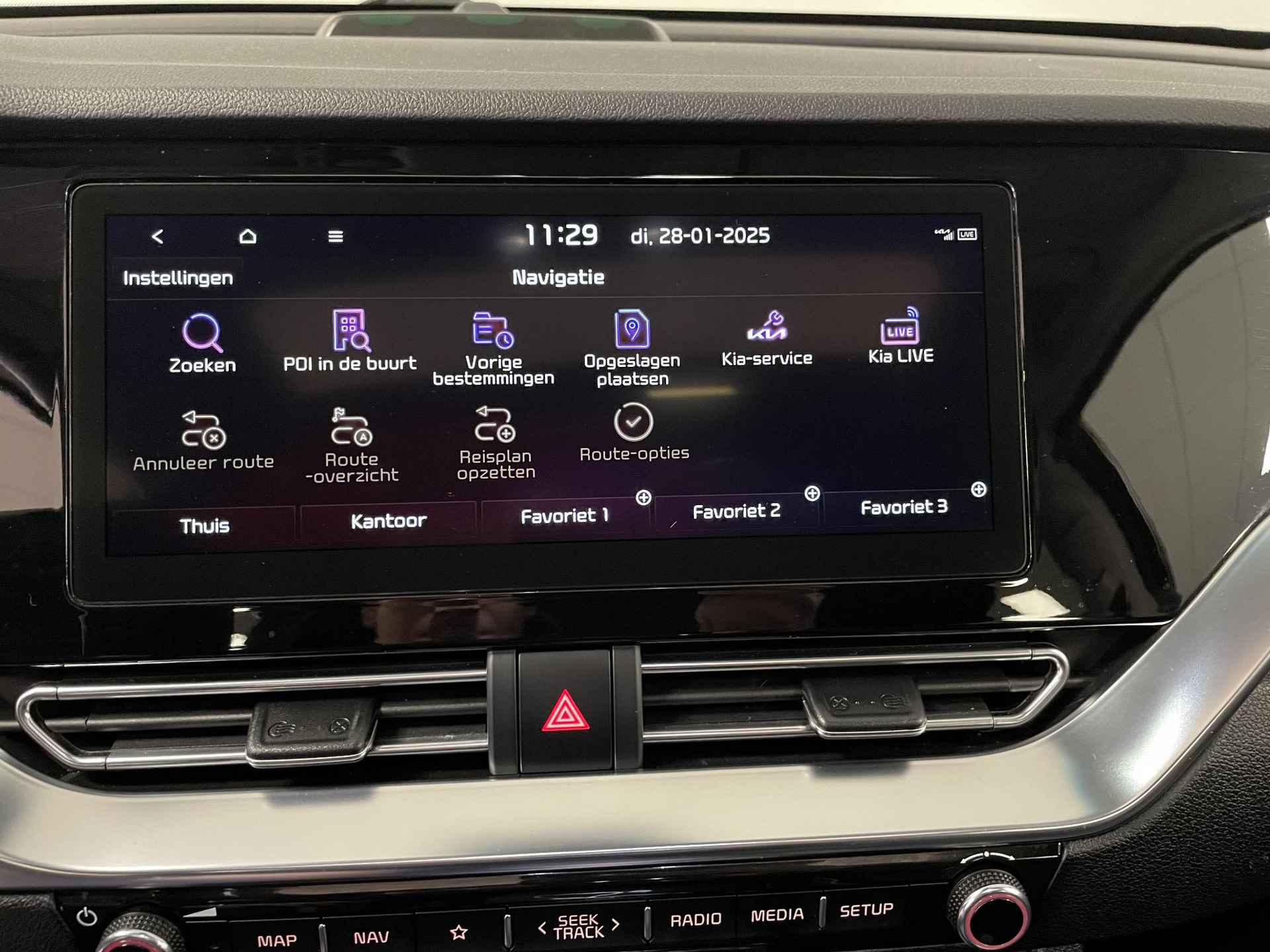 Kia e-Niro ExecutiveLine 64 kWh Stoelverwarming V+A / APPLE CARPLAY/ANDROID AUTO / SCHUIF|KANTELDAK - 19/35