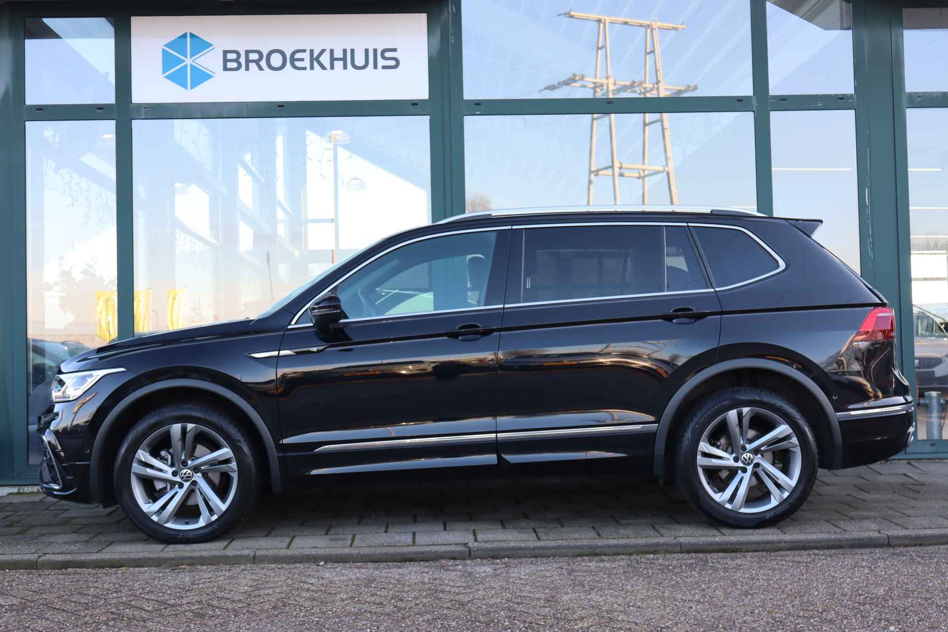 Volkswagen Tiguan Allspace 1.5 TSI R-Line Business 7p. | Navigatie | Cruise Control | Trekhaak | - 2/36