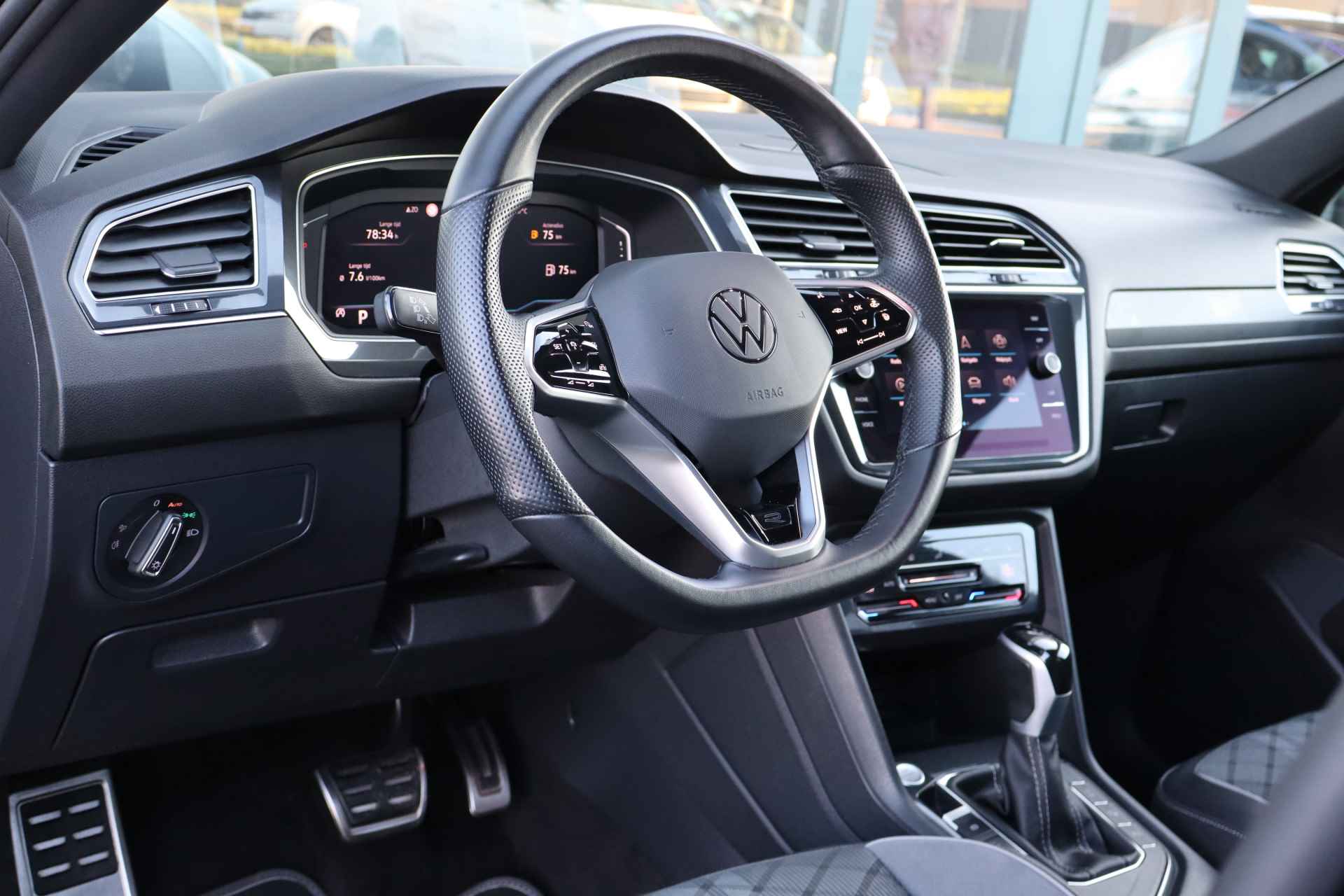 Volkswagen Tiguan Allspace 1.5 TSI R-Line Business 7p. | Navigatie | Cruise Control | Trekhaak | - 4/36