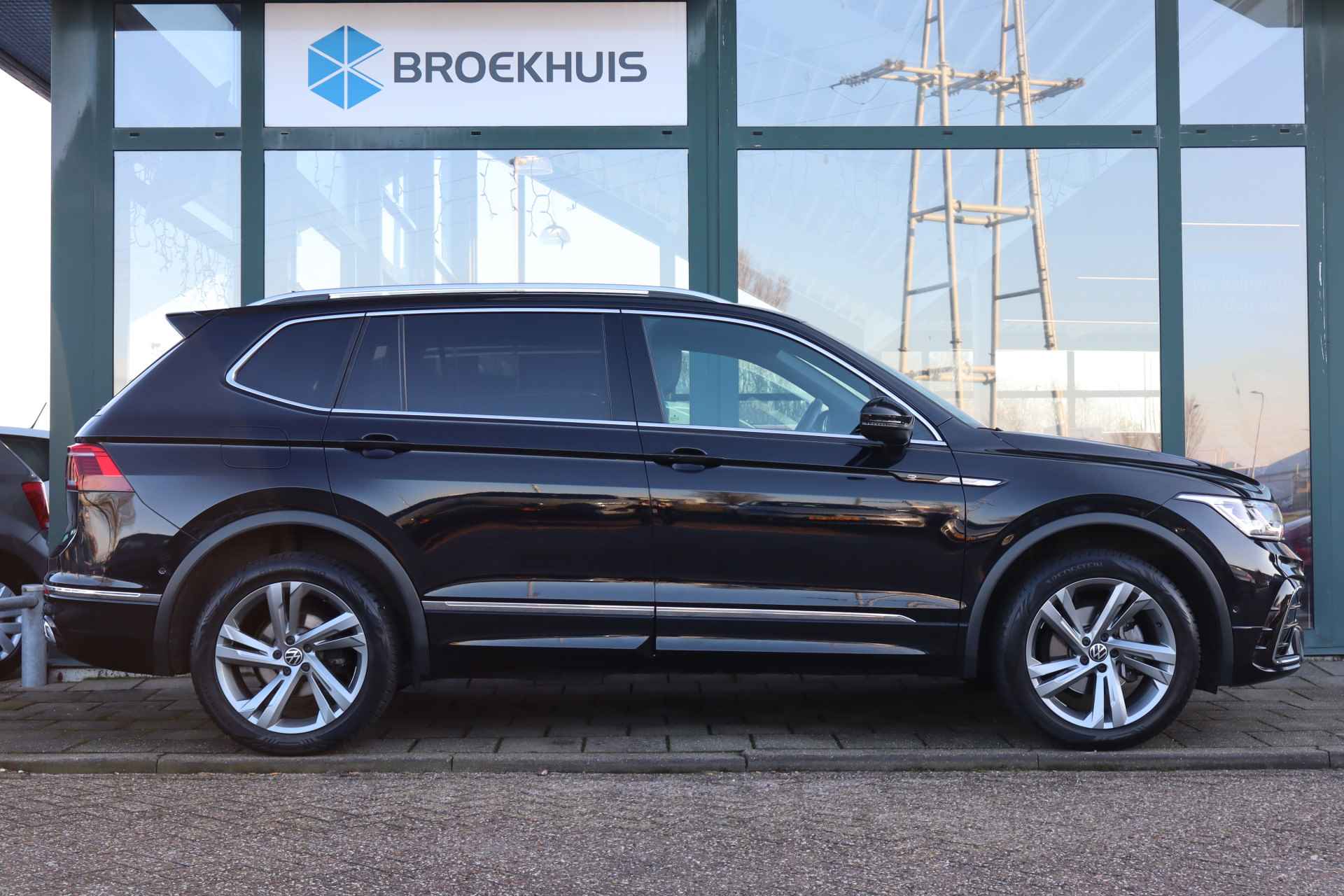 Volkswagen Tiguan Allspace 1.5 TSI R-Line Business 7p. | Navigatie | Cruise Control | Trekhaak | - 8/36