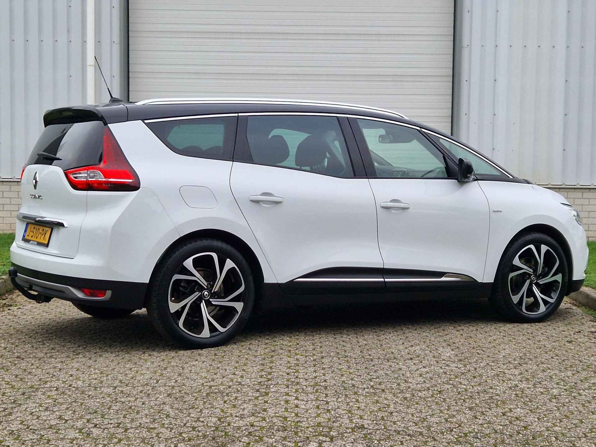 Renault Grand Scénic 1.3 TCe Bose 7p. / Trekhaak 1800 KG / Dealer Onderhouden / Panorama Dak / Navigatie / Apple Carplay & Android Auto / Climate Control / - 3/41