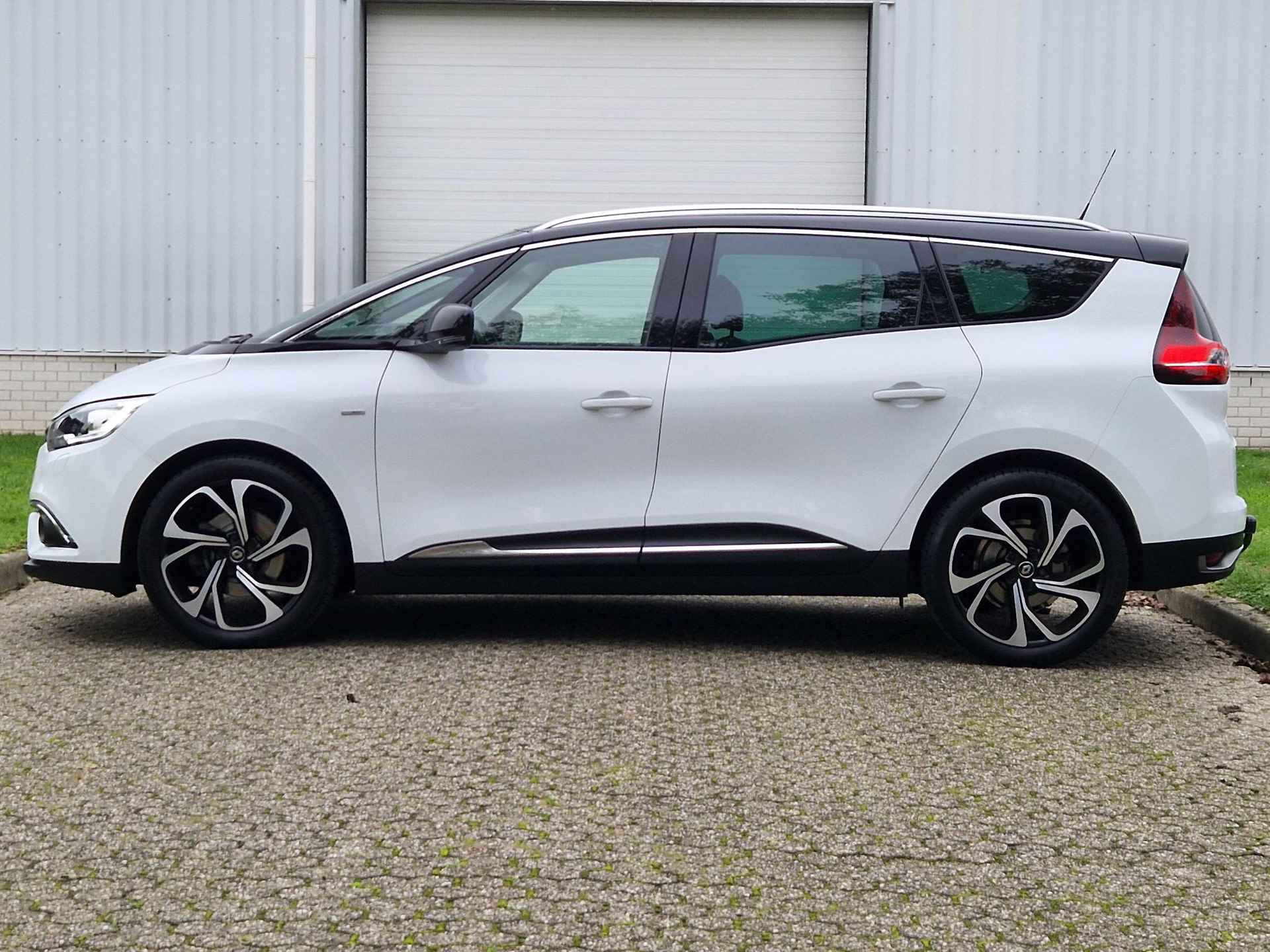 Renault Grand Scénic 1.3 TCe Bose 7p. / Trekhaak 1800 KG / Dealer Onderhouden / Panorama Dak / Navigatie / Apple Carplay & Android Auto / Climate Control / - 9/41