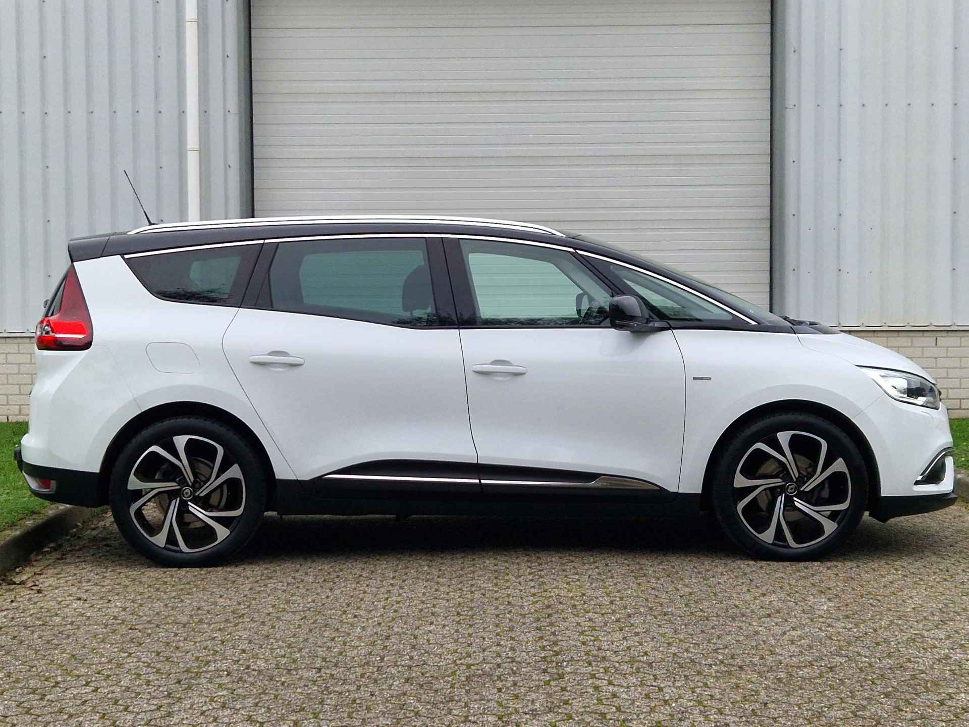 Renault Grand Scénic 1.3 TCe Bose 7p. / Trekhaak 1800 KG / Dealer Onderhouden / Panorama Dak / Navigatie / Apple Carplay & Android Auto / Climate Control / - 17/41