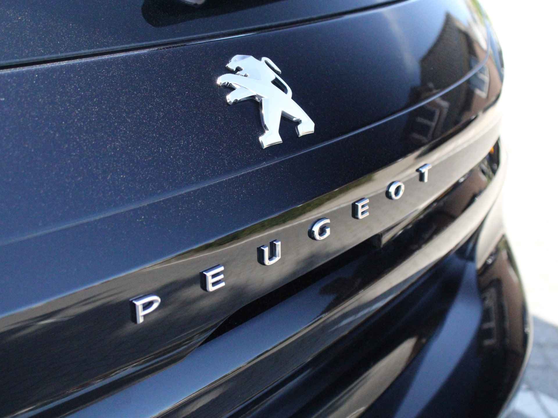 Peugeot 208 1.2 PureTech Active 100PK Airco, Navigatie, Parkeerhulp, Audio - DAB, Telefoon Bluetooth - 41/47