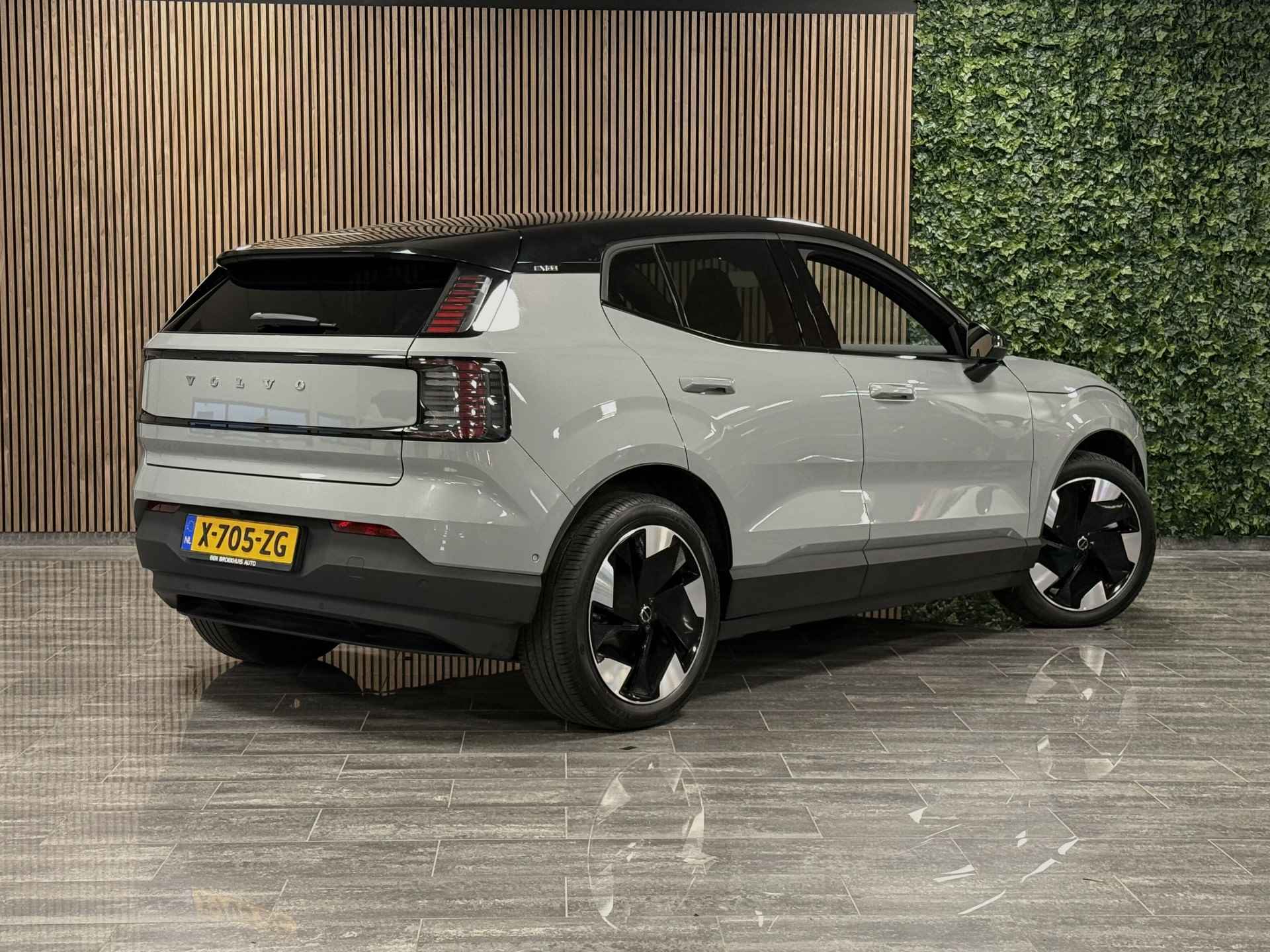 Volvo EX30 Twin Motor Performance | 360­° Camera | Harman Kardon | Adaptieve Cruise Control | Stoel en Stuurwielverwarming | Voorstoelen el - 3/20