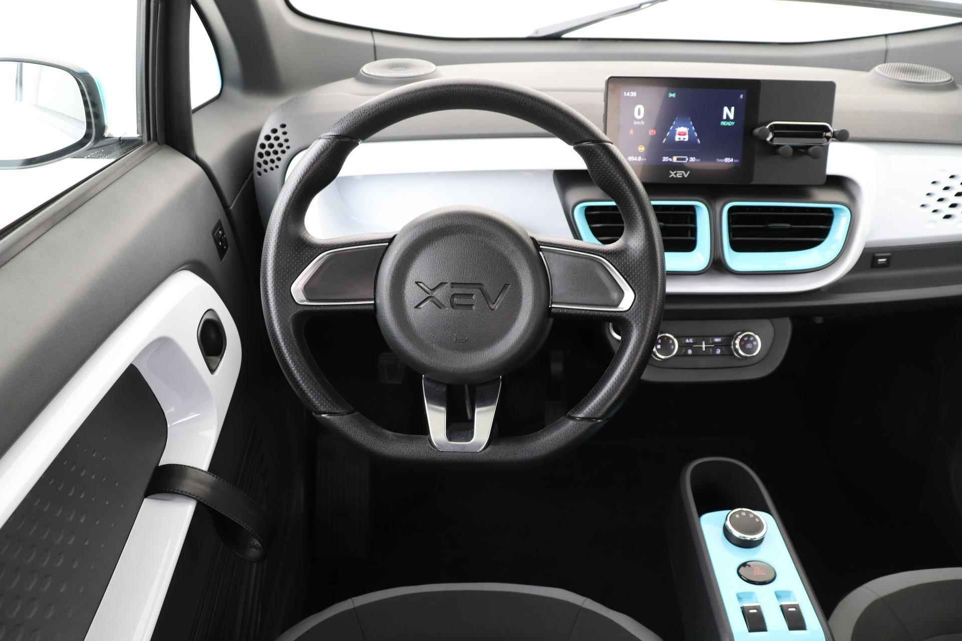 XEV YOYO EASY -PANO.ROOF|HEATED-SEATS|KEYLESS|ABS|BLUETOOTH - 50/77