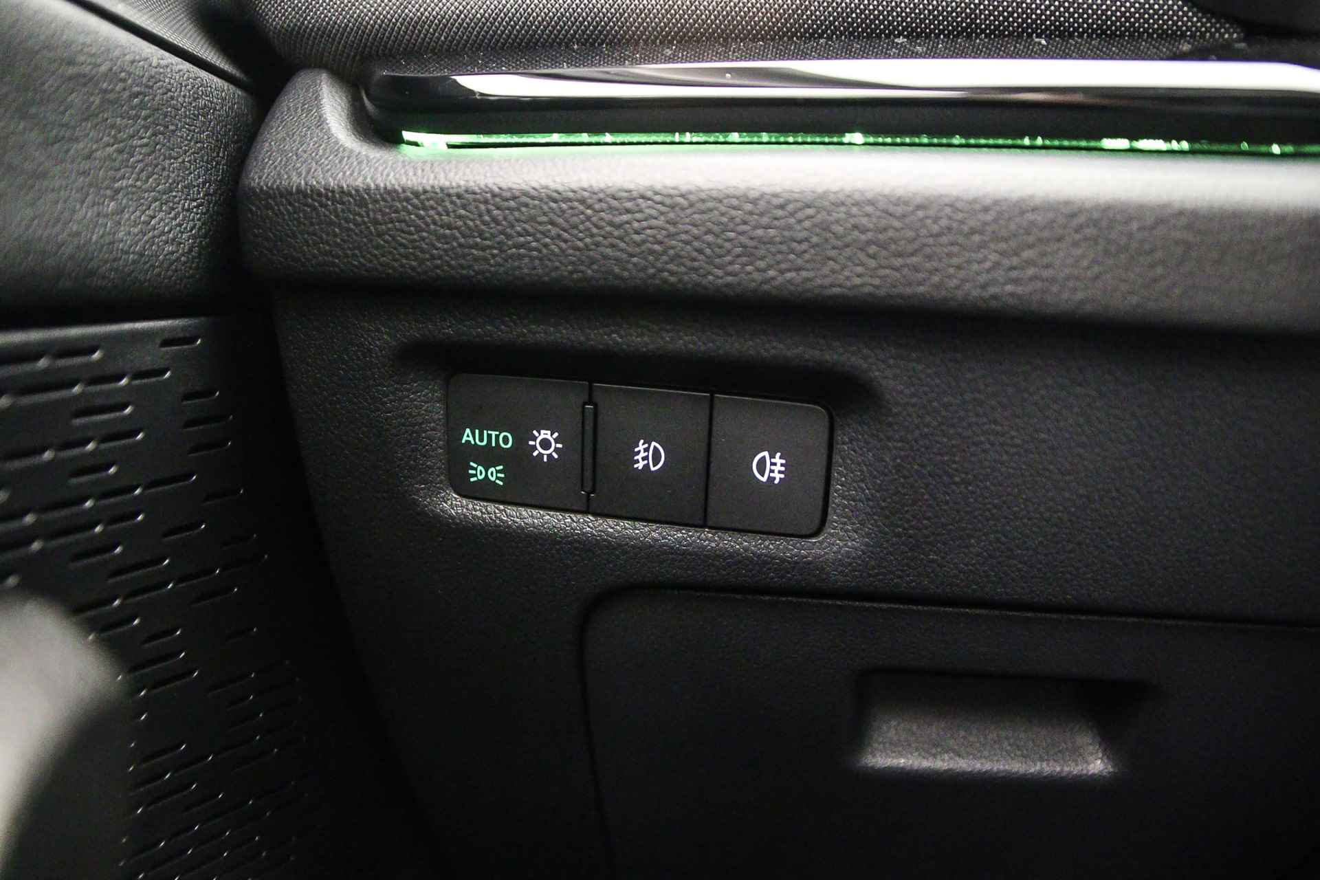 Škoda Octavia Combi Business Edition Plus 1.5 eTSI 150pk DSG Automaat Panoramadak, Adaptive cruise control, Navigatie, Achteruitrijcamera, Elektrische achterklep, Airco, Stoelverwarming, Parkeersensoren, Stuurwiel verwarmd - 14/42