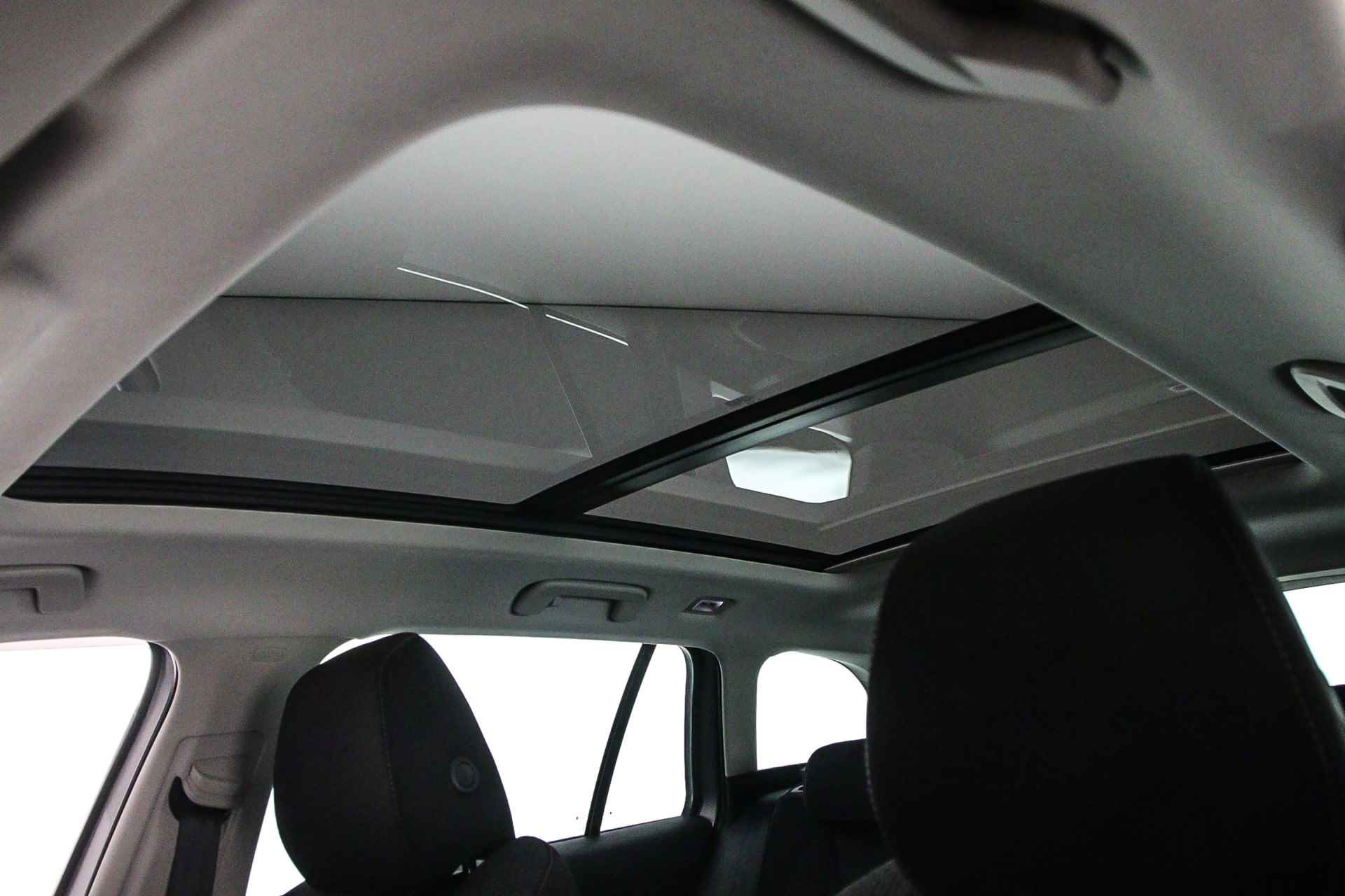 Škoda Octavia Combi Business Edition Plus 1.5 eTSI 150pk DSG Automaat Panoramadak, Adaptive cruise control, Navigatie, Achteruitrijcamera, Elektrische achterklep, Airco, Stoelverwarming, Parkeersensoren, Stuurwiel verwarmd - 28/42