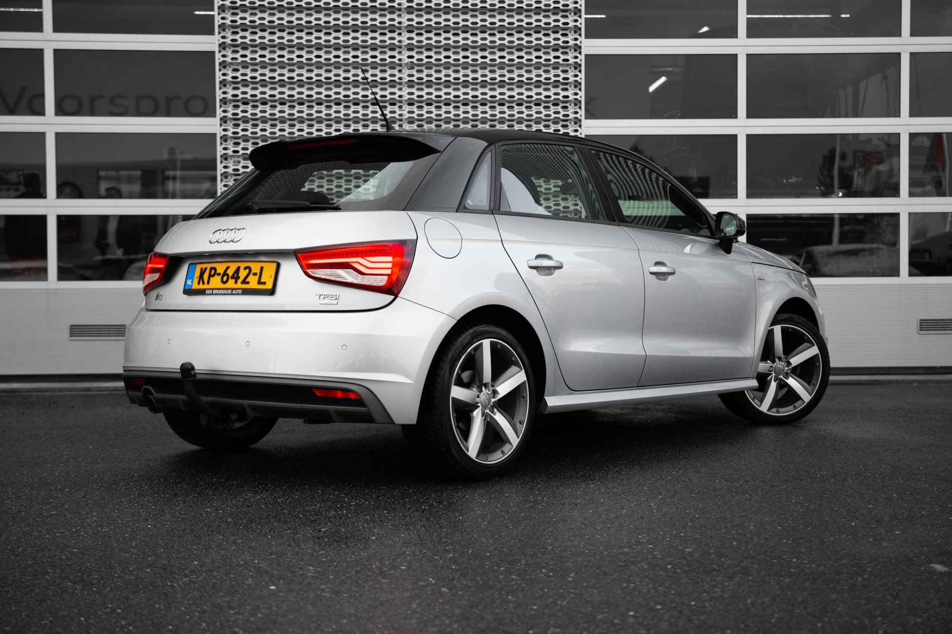 Audi A1 Sportback 1.0 TFSI 95pk Adrenalin | S-line ext. | 17" | Airco | Parkeerhulp achter - 2/46