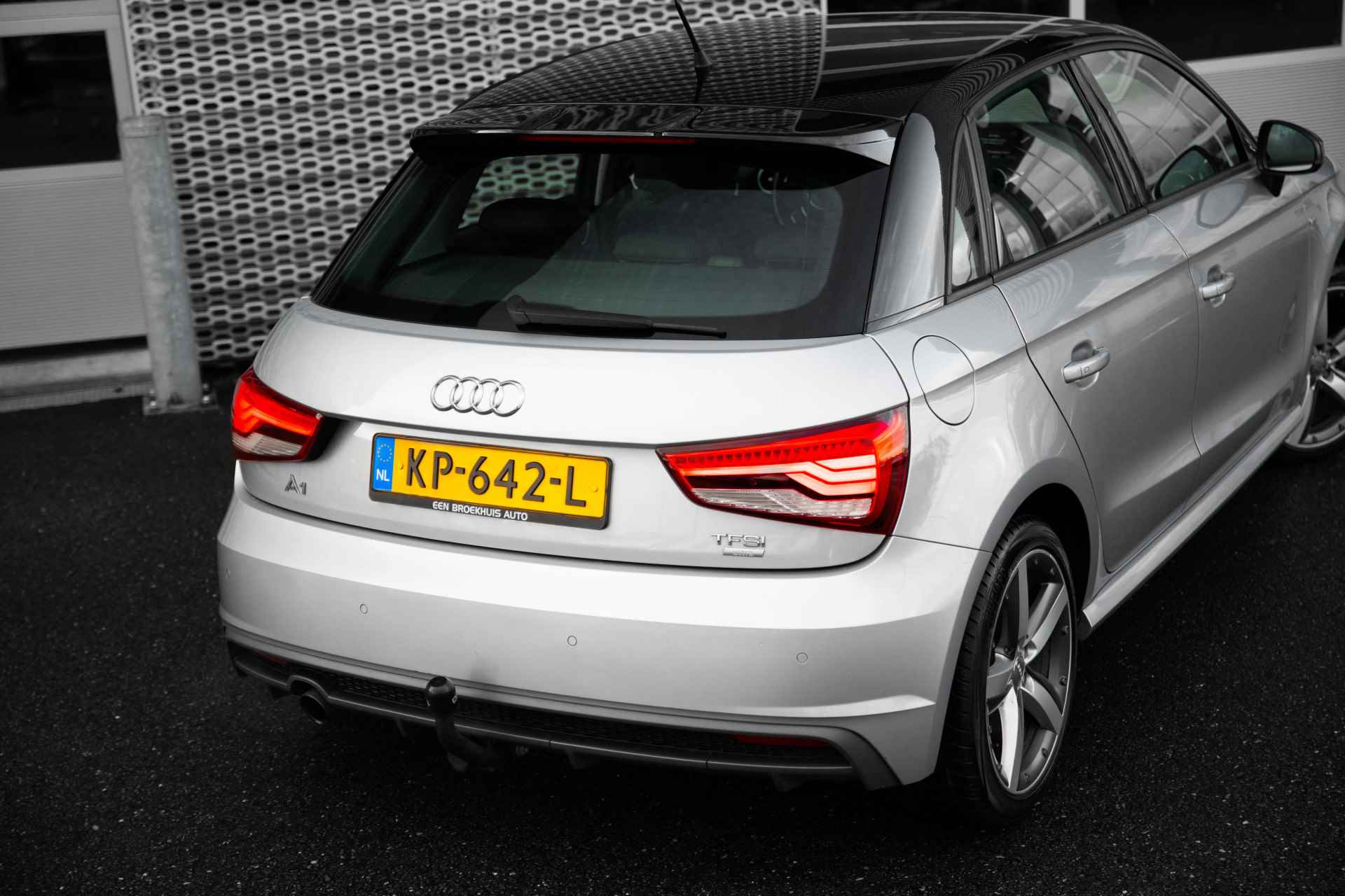 Audi A1 Sportback 1.0 TFSI 95pk Adrenalin | S-line ext. | 17" | Airco | Parkeerhulp achter - 17/46