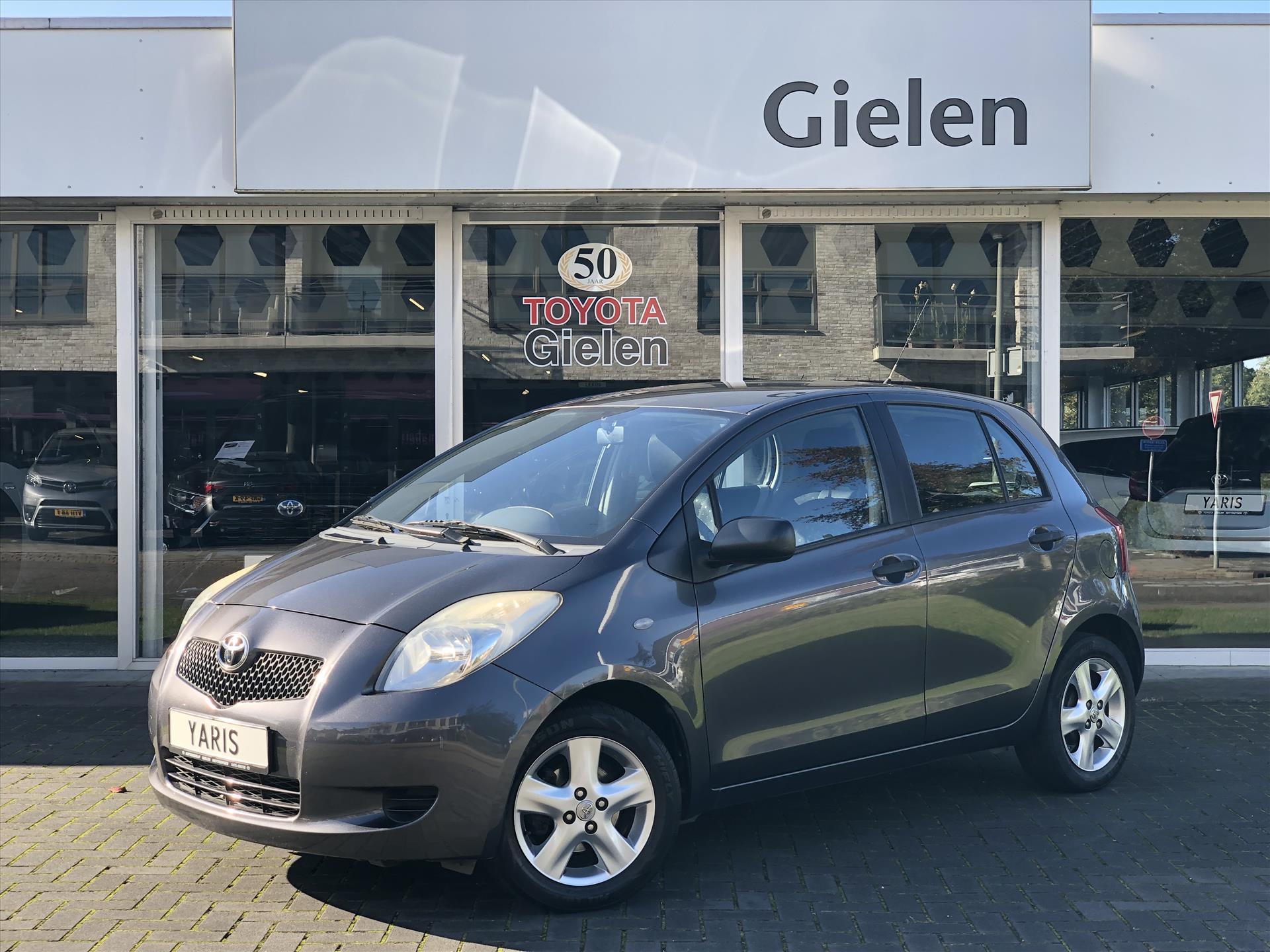 Toyota Yaris 1.3 VVTI 5-DRS Sol | Airconditioning, Lichtmetalen velgen, Centrale deurvergrendeling, Elektrische ramen