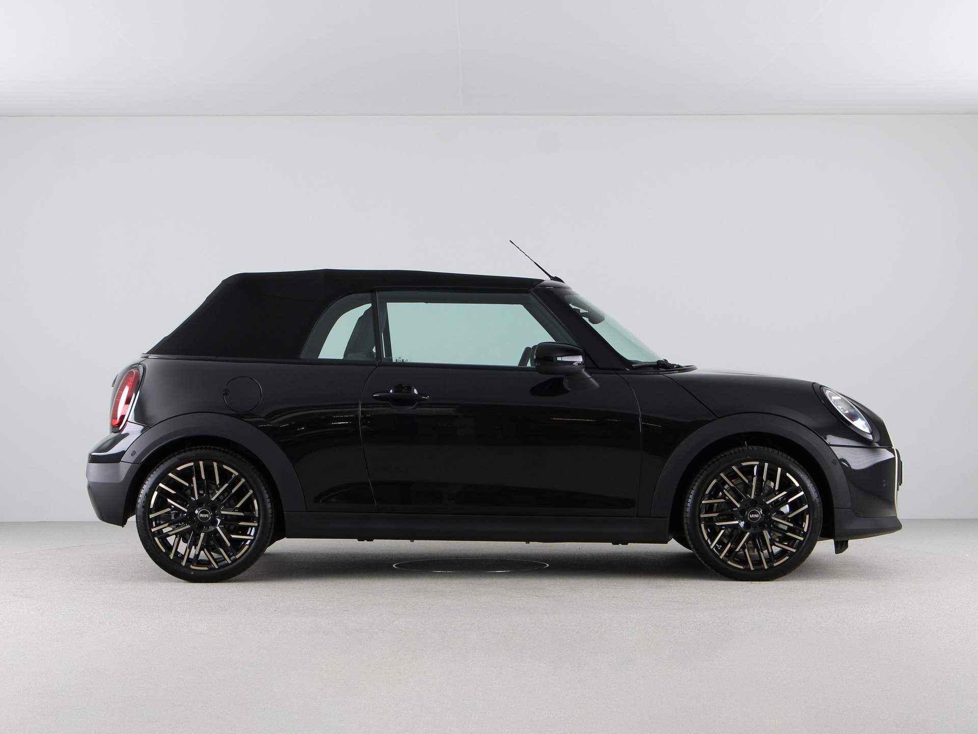 MINI Cooper Cabrio C Favoured Pakket M PRIVATE LEASE EUR 749,- (48 mnd/10.000 km) - 16/33