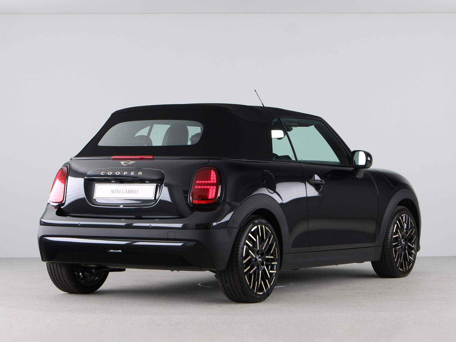 MINI Cooper Cabrio C Favoured Pakket M PRIVATE LEASE EUR 749,- (48 mnd/10.000 km) - 18/33