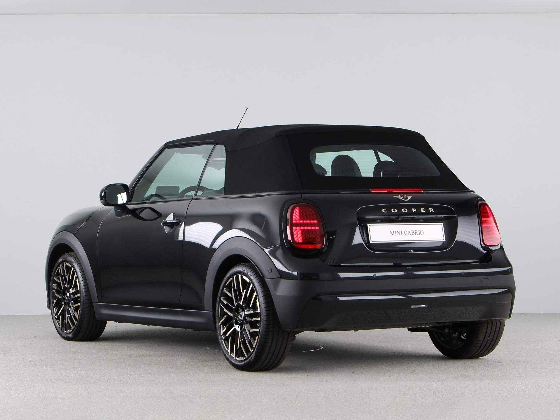 MINI Cooper Cabrio C Favoured Pakket M PRIVATE LEASE EUR 749,- (48 mnd/10.000 km) - 26/33