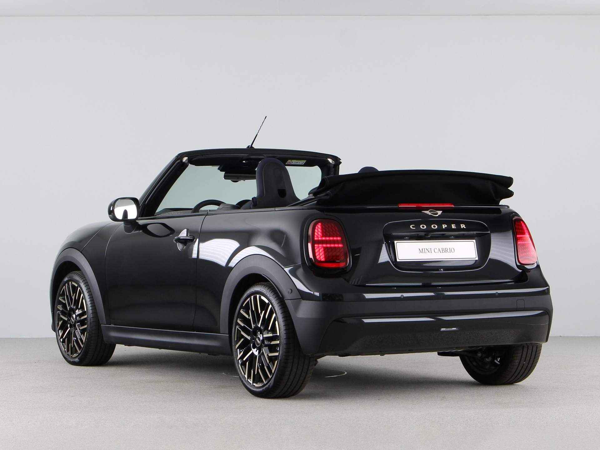 MINI Cooper Cabrio C Favoured Pakket M PRIVATE LEASE EUR 749,- (48 mnd/10.000 km) - 28/33