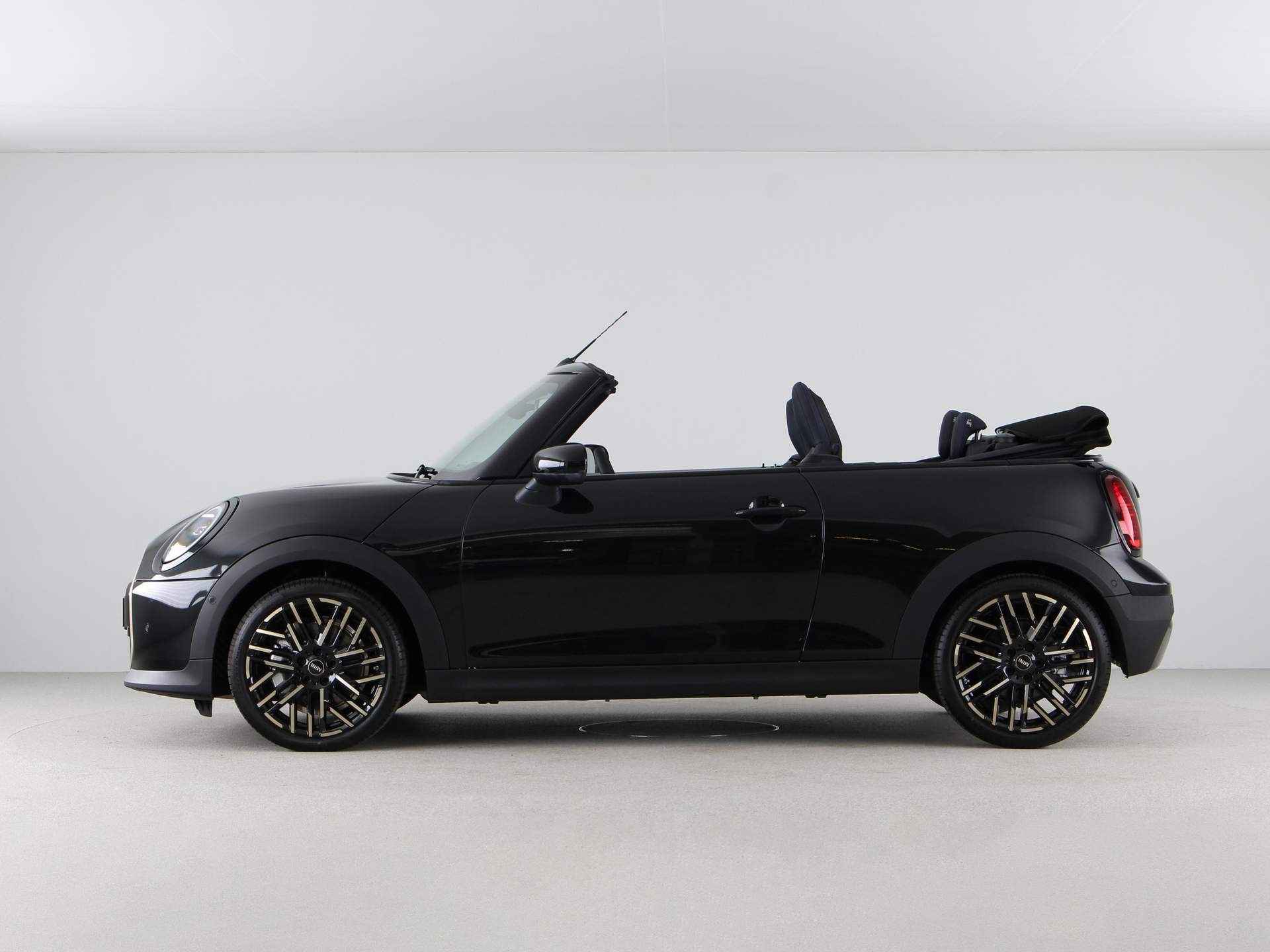 MINI Cooper Cabrio C Favoured Pakket M PRIVATE LEASE EUR 749,- (48 mnd/10.000 km) - 31/33