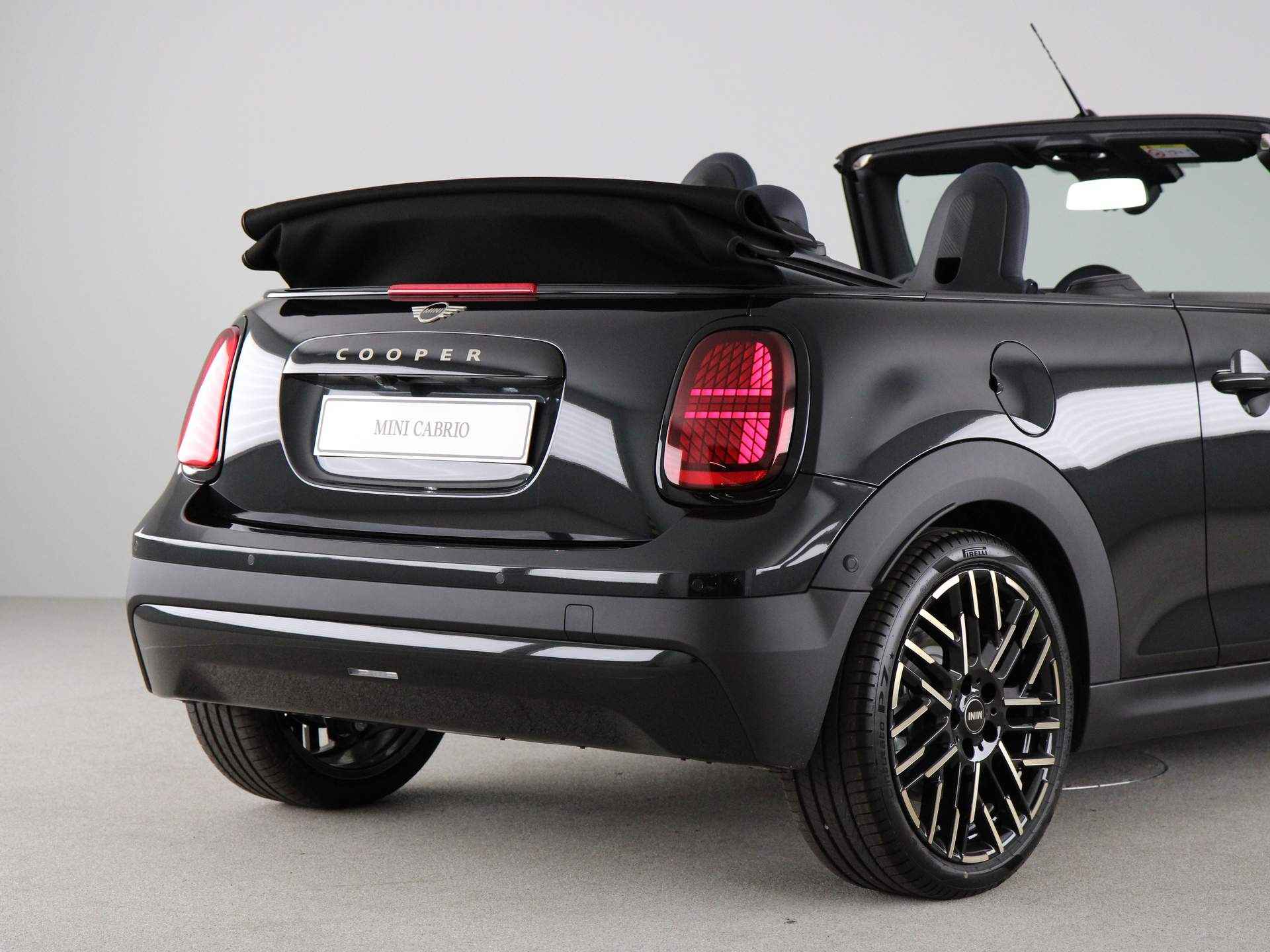 MINI Cooper Cabrio C Favoured Pakket M PRIVATE LEASE EUR 749,- (48 mnd/10.000 km) - 32/33