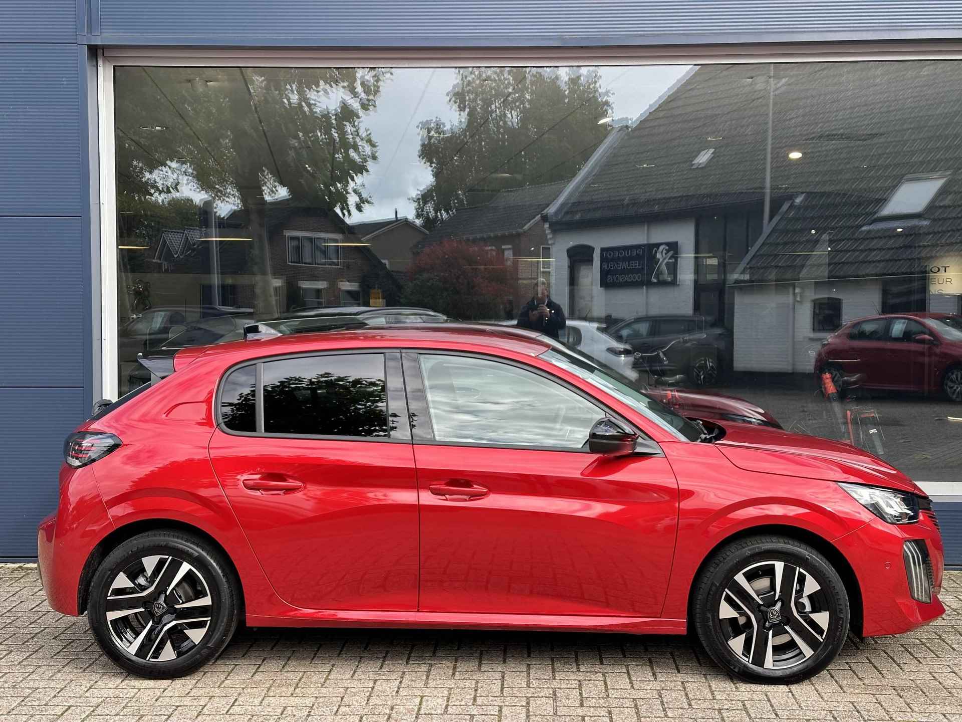 Peugeot 208 Hybrid 100 e-DCS6 Allure | Hybride Automaat | Slechts 3000 KM | Navigatie | 360 Graden Camera | Dode Hoek Detectie | Climate Control | LED Verlichting | Cruise Control | Half Lederen Bekleding | Spoiler | Lichtmetalen Velgen | - 7/58