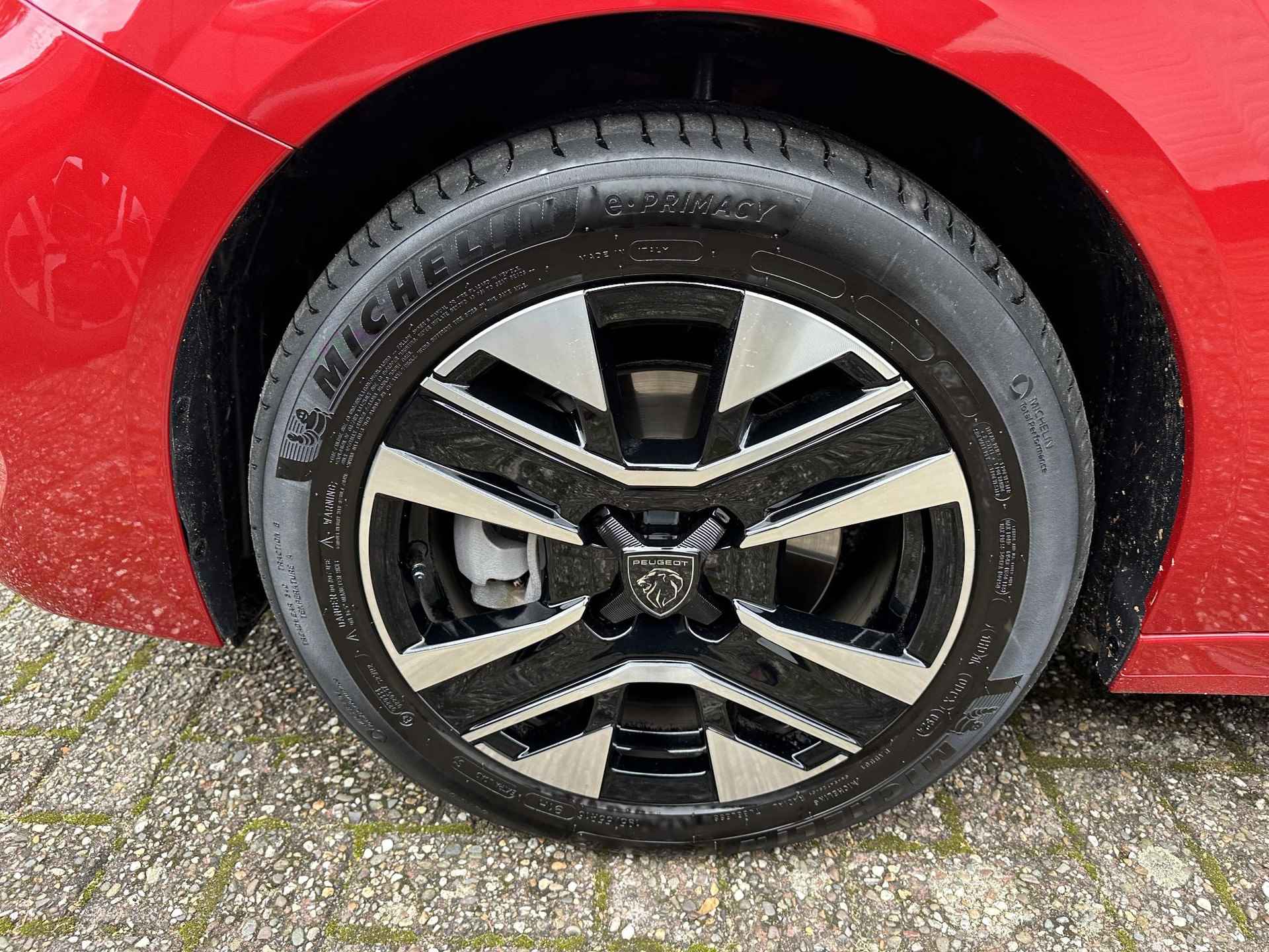 Peugeot 208 Hybrid 100 e-DCS6 Allure | Hybride Automaat | Slechts 3000 KM | Navigatie | 360 Graden Camera | Dode Hoek Detectie | Climate Control | LED Verlichting | Cruise Control | Half Lederen Bekleding | Spoiler | Lichtmetalen Velgen | - 41/58