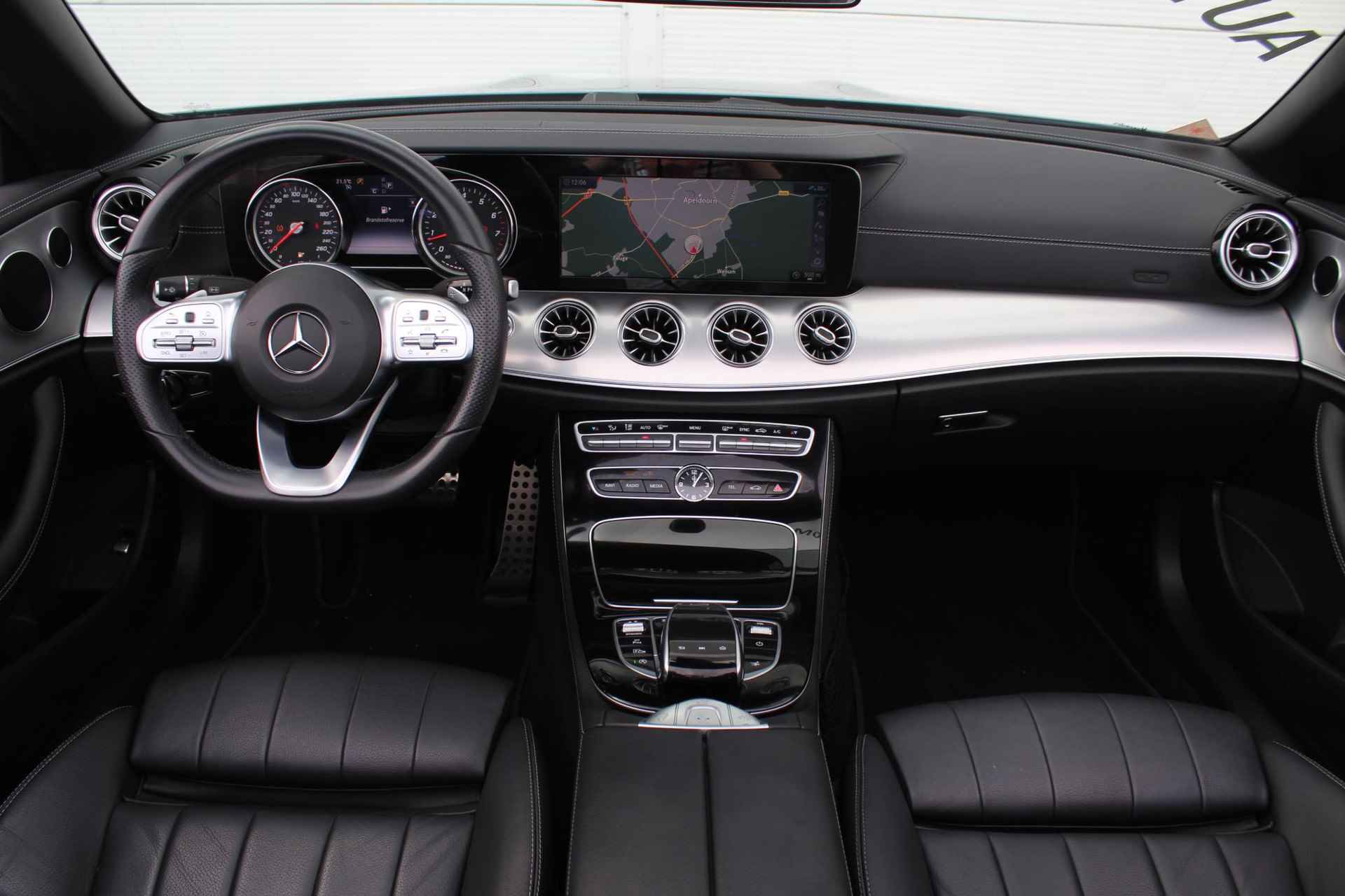 Mercedes-Benz E-klasse Cabrio 200 Premium Plus AUTOMAAT / Navigatie + Apple Carplay/Android Auto / Cruise Control / Voorstoelen Verwarmd / lederen Bekleding / Trekhaak Afneembaar (1800 KG) / - 2/47