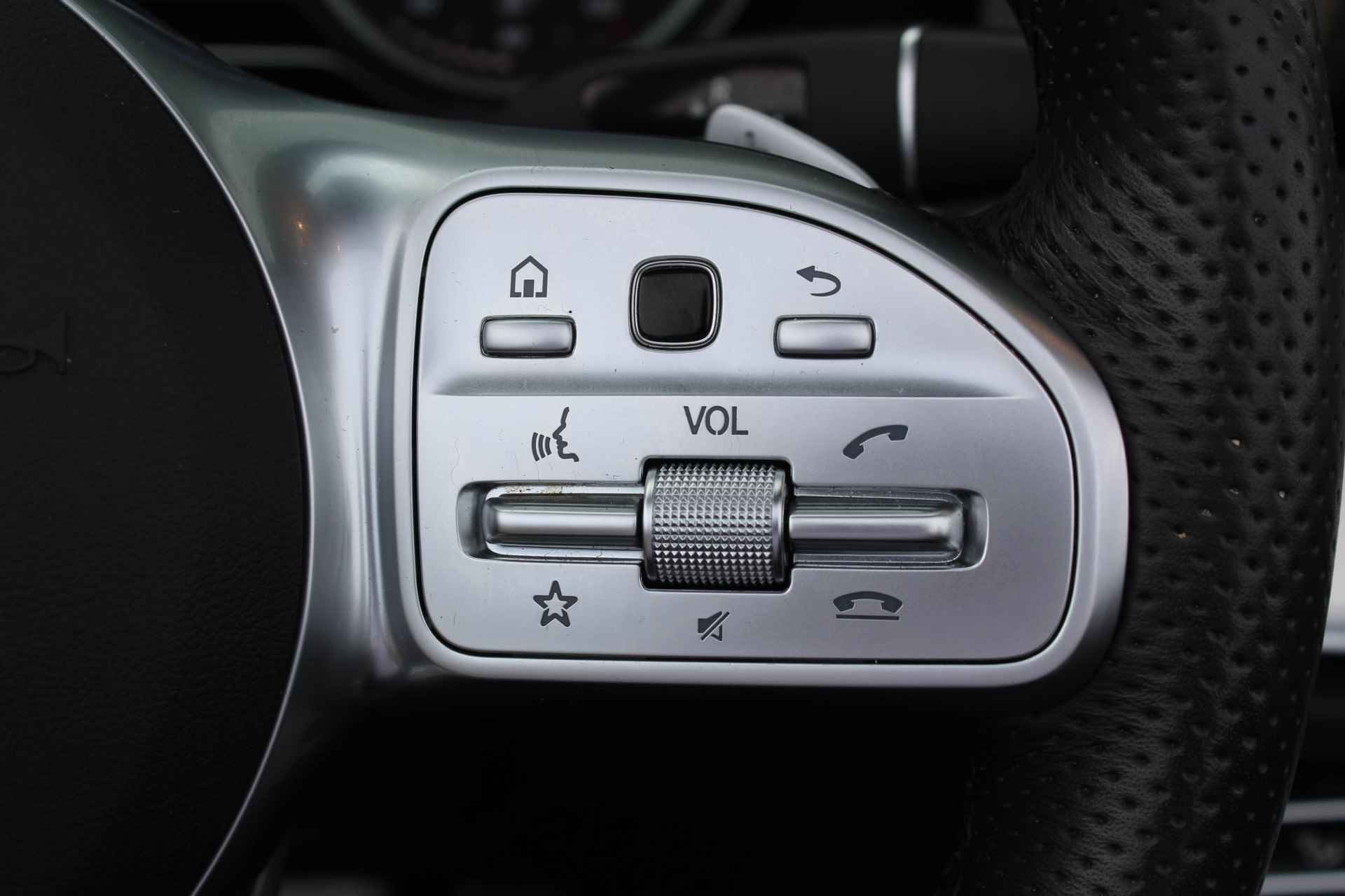 Mercedes-Benz E-klasse Cabrio 200 Premium Plus AUTOMAAT / Navigatie + Apple Carplay/Android Auto / Cruise Control / Voorstoelen Verwarmd / lederen Bekleding / Trekhaak Afneembaar (1800 KG) / - 11/47