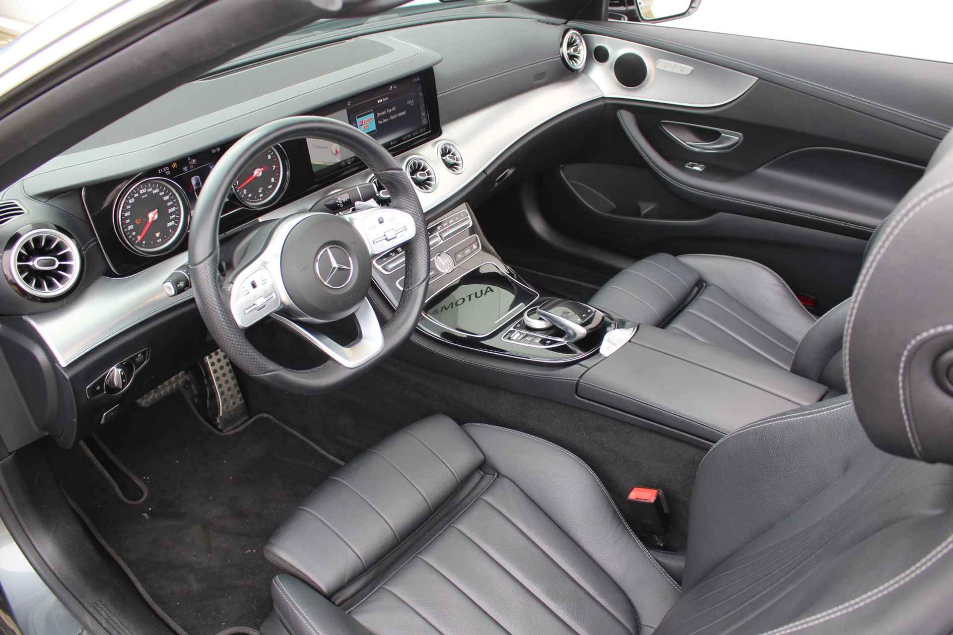 Mercedes-Benz E-klasse Cabrio 200 Premium Plus AUTOMAAT / Navigatie + Apple Carplay/Android Auto / Cruise Control / Voorstoelen Verwarmd / lederen Bekleding / Trekhaak Afneembaar (1800 KG) / - 19/47
