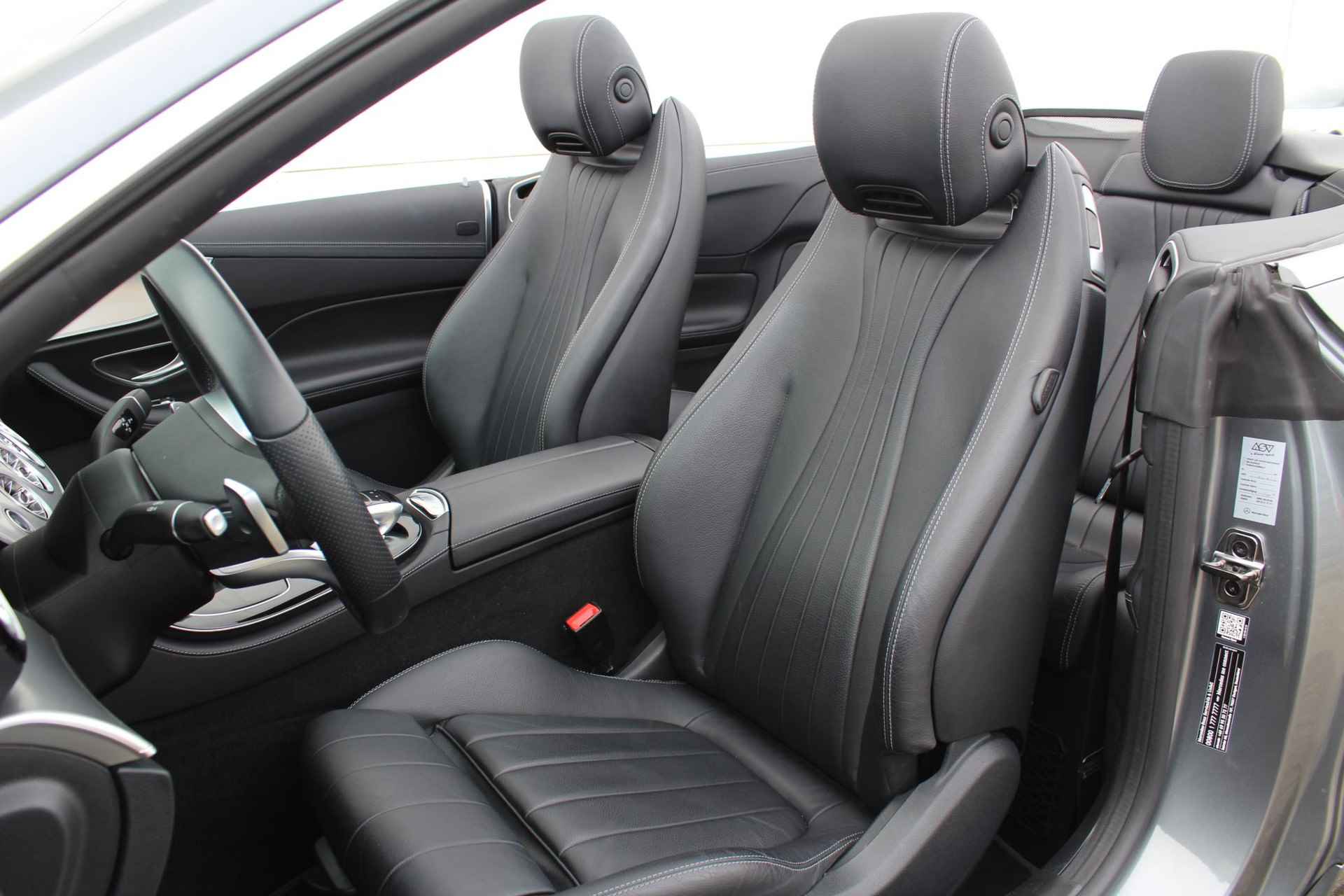 Mercedes-Benz E-klasse Cabrio 200 Premium Plus AUTOMAAT / Navigatie + Apple Carplay/Android Auto / Cruise Control / Voorstoelen Verwarmd / lederen Bekleding / Trekhaak Afneembaar (1800 KG) / - 22/47
