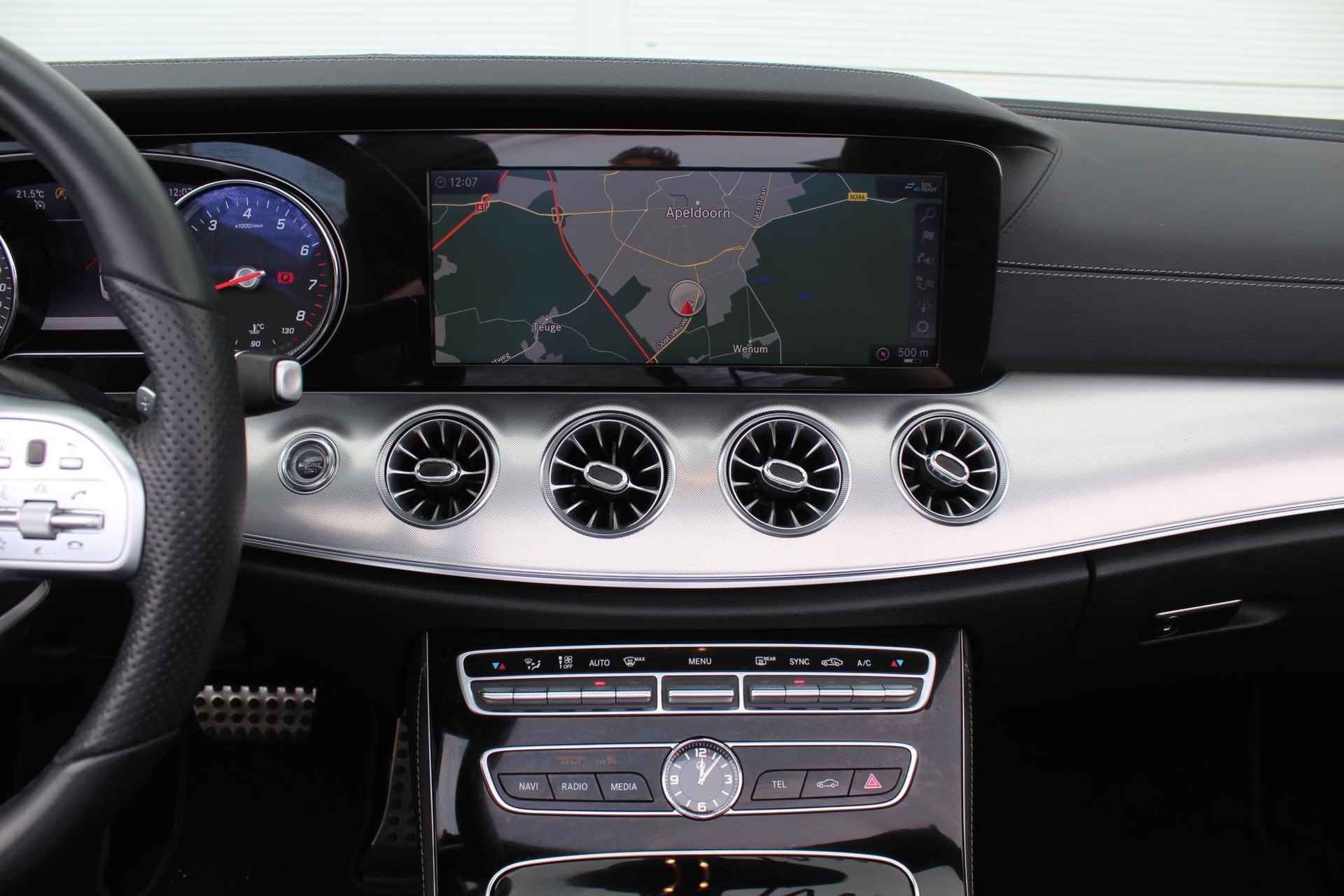 Mercedes-Benz E-klasse Cabrio 200 Premium Plus AUTOMAAT / Navigatie + Apple Carplay/Android Auto / Cruise Control / Voorstoelen Verwarmd / lederen Bekleding / Trekhaak Afneembaar (1800 KG) / - 26/47