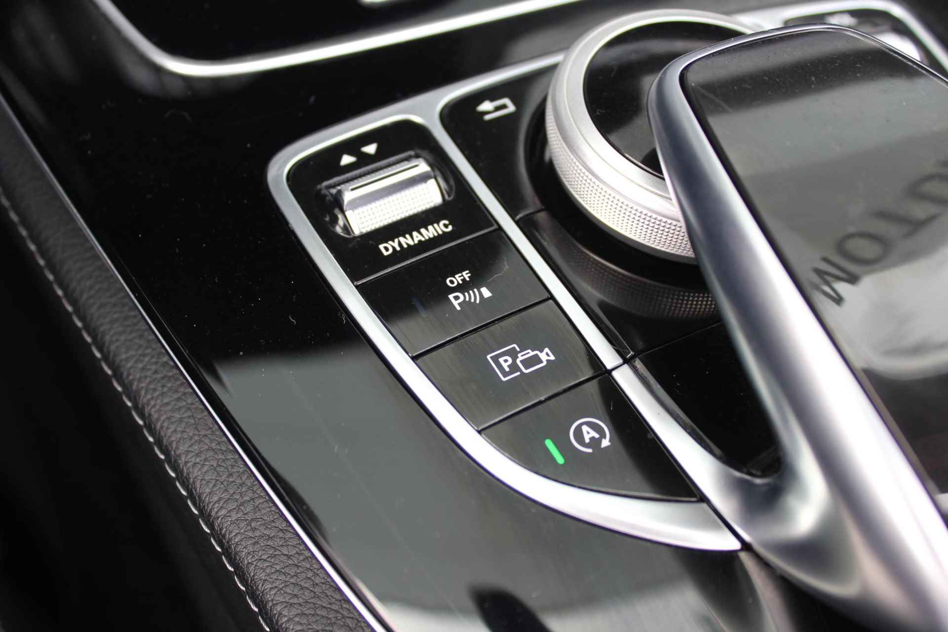 Mercedes-Benz E-klasse Cabrio 200 Premium Plus AUTOMAAT / Navigatie + Apple Carplay/Android Auto / Cruise Control / Voorstoelen Verwarmd / lederen Bekleding / Trekhaak Afneembaar (1800 KG) / - 30/47