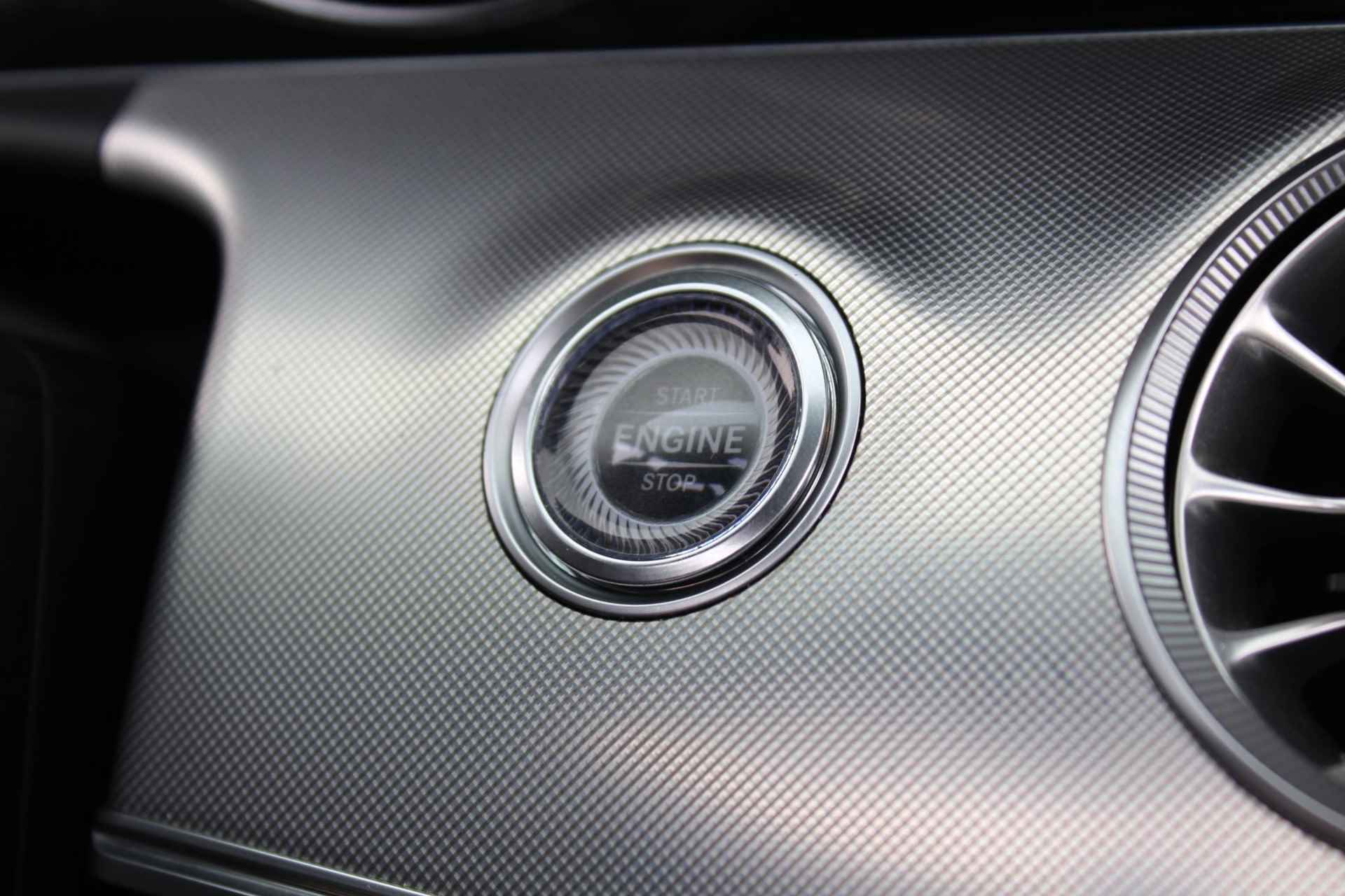 Mercedes-Benz E-klasse Cabrio 200 Premium Plus AUTOMAAT / Navigatie + Apple Carplay/Android Auto / Cruise Control / Voorstoelen Verwarmd / lederen Bekleding / Trekhaak Afneembaar (1800 KG) / - 31/47