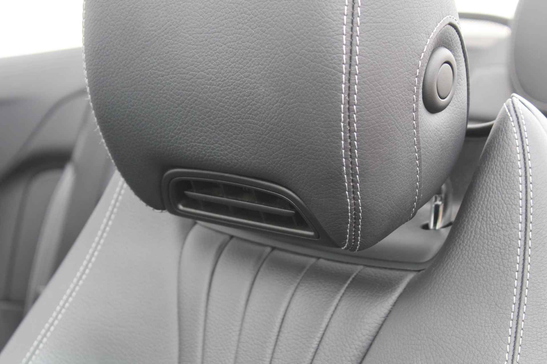 Mercedes-Benz E-klasse Cabrio 200 Premium Plus AUTOMAAT / Navigatie + Apple Carplay/Android Auto / Cruise Control / Voorstoelen Verwarmd / lederen Bekleding / Trekhaak Afneembaar (1800 KG) / - 41/47