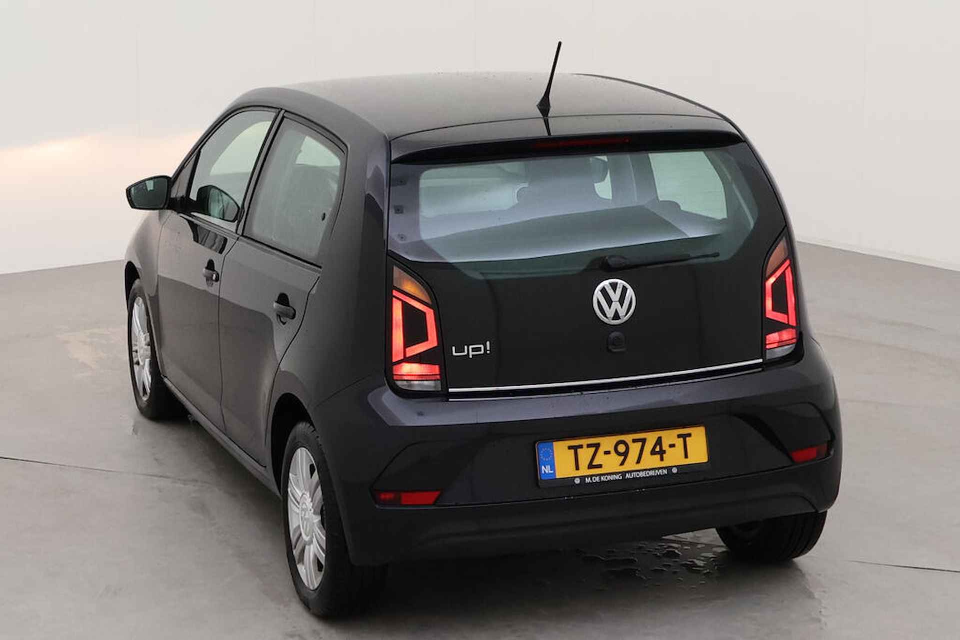 Volkswagen up! 1.0 BMT high up! Metallic/ Airco/ 15 lmv/ Parkeersensor A. - 8/15