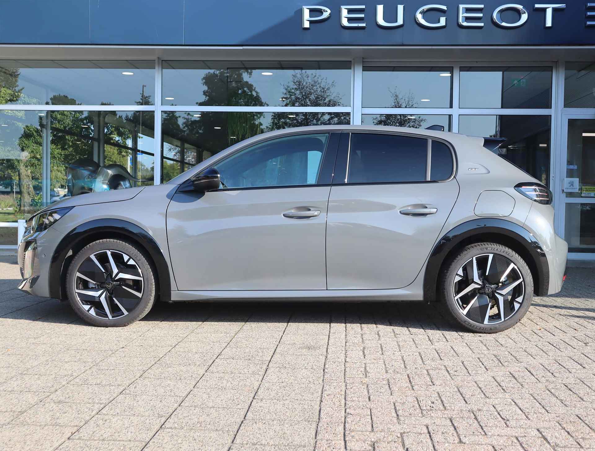 PEUGEOT 208 GT Hybrid 100PK e-DCS6 Automaat, Rijklaarprijs, Alcantara Camera voor en achter Adaptieve cruise control - 2/75