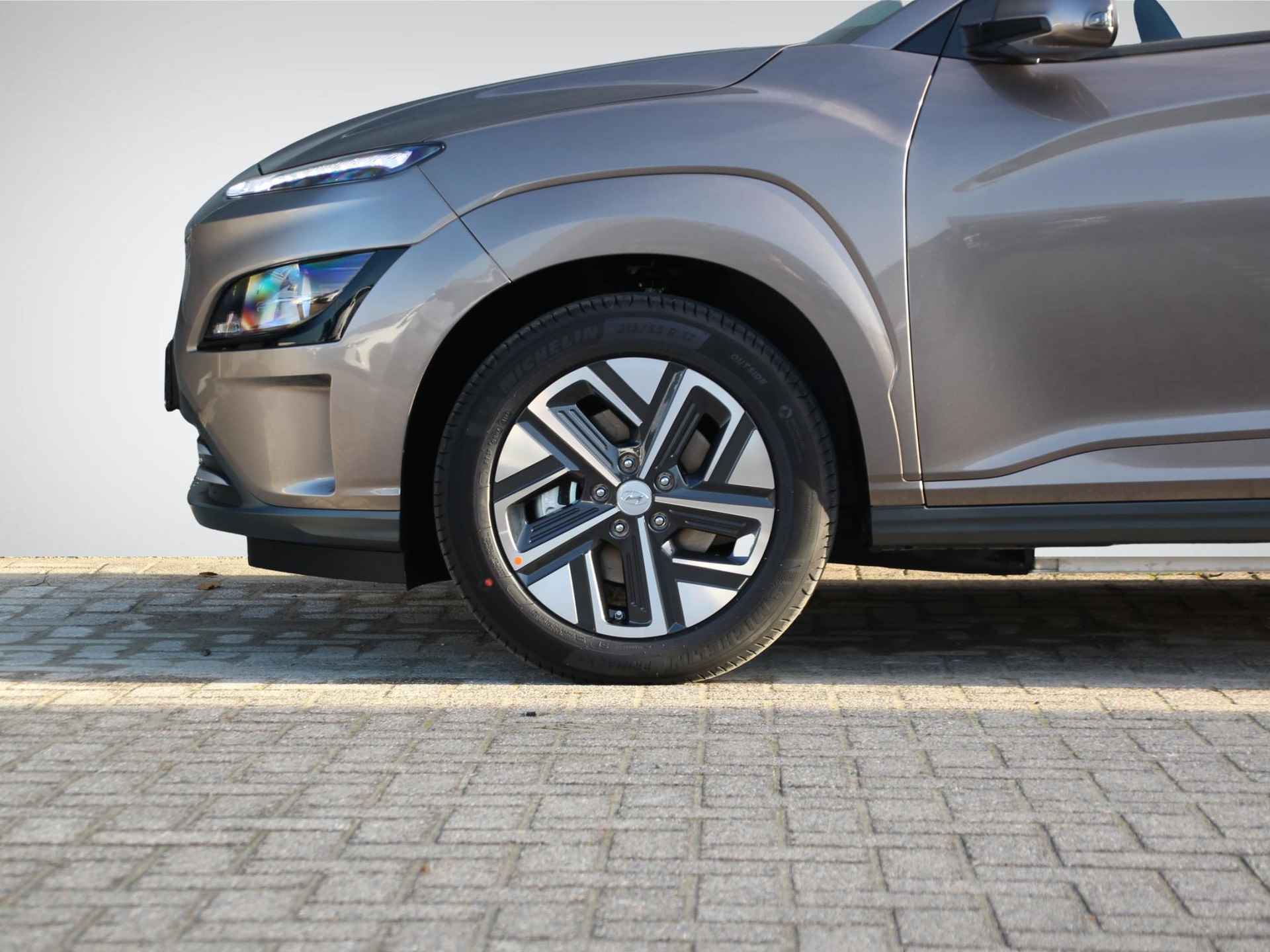 Hyundai Kona EV Fashion 39 kWh *SUBSIDIE MOGELIJK* | Head-Up Display | Navigatie | Camera | Apple Carplay/Android Auto | Premium Audio | Keyless Entry | Rijklaarprijs! - 7/25