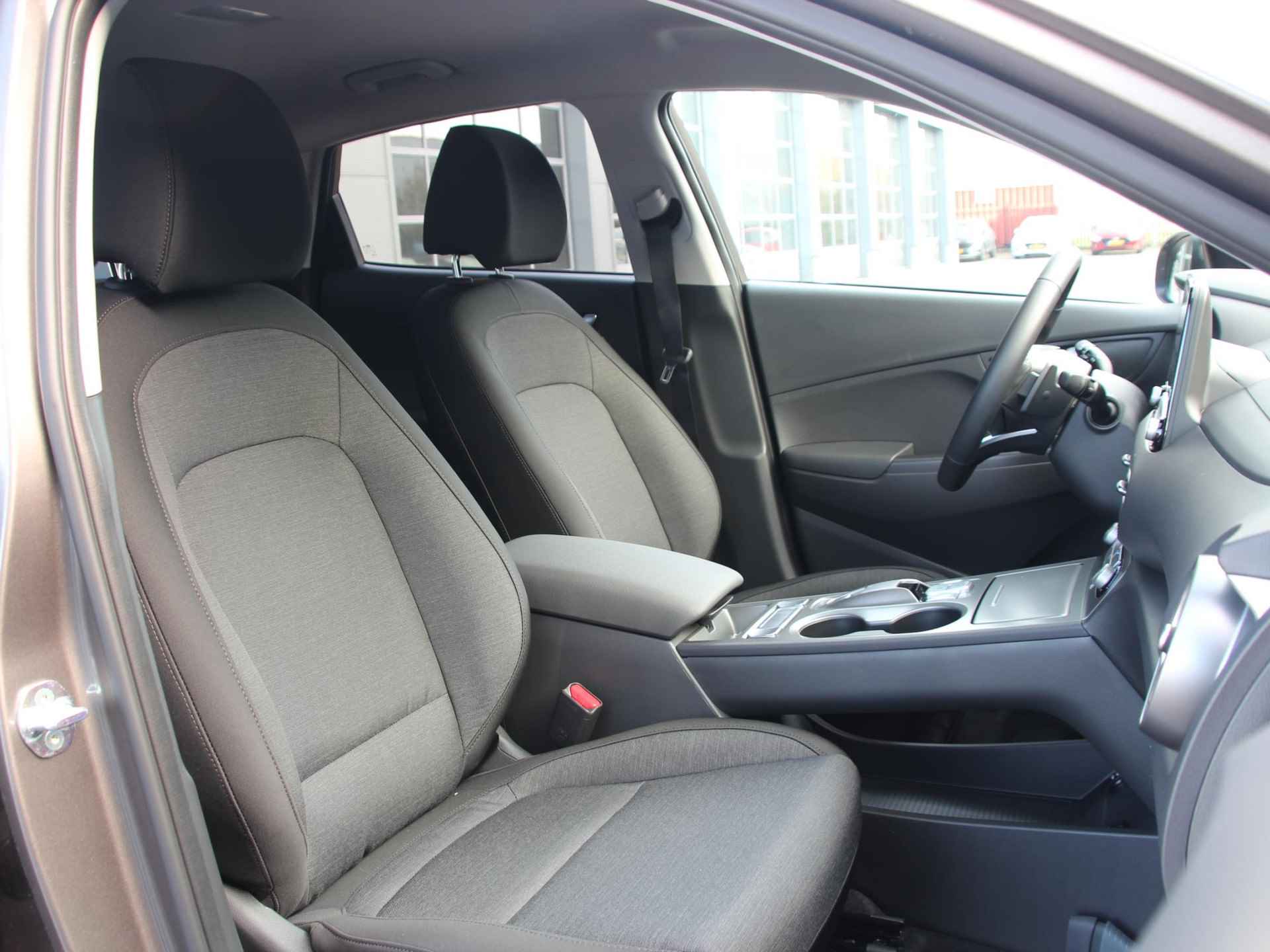 Hyundai Kona EV Fashion 39 kWh *SUBSIDIE MOGELIJK* | Head-Up Display | Navigatie | Camera | Apple Carplay/Android Auto | Premium Audio | Keyless Entry | Rijklaarprijs! - 10/25
