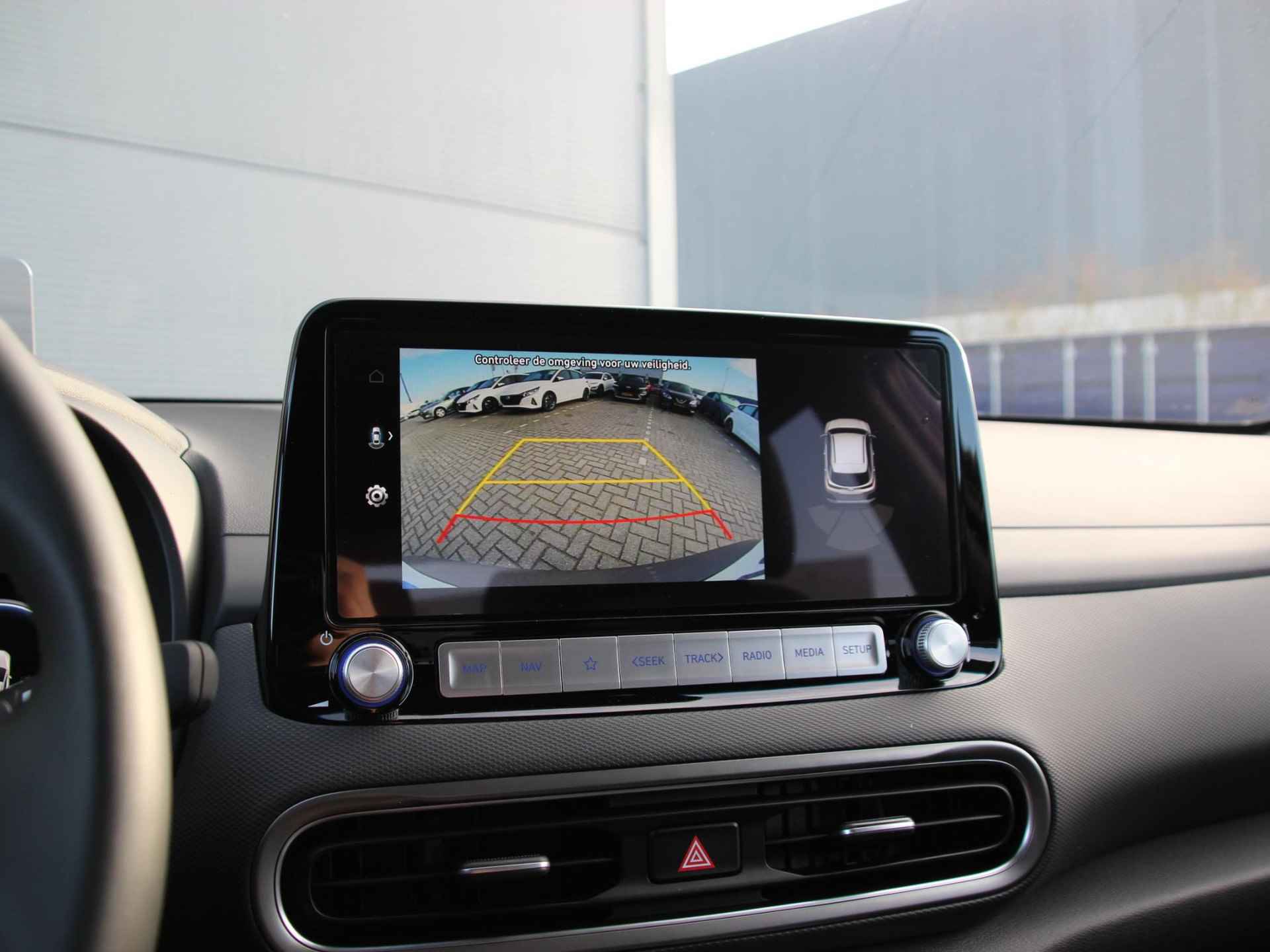 Hyundai Kona EV Fashion 39 kWh *SUBSIDIE MOGELIJK* | Head-Up Display | Navigatie | Camera | Apple Carplay/Android Auto | Premium Audio | Keyless Entry | Rijklaarprijs! - 16/25
