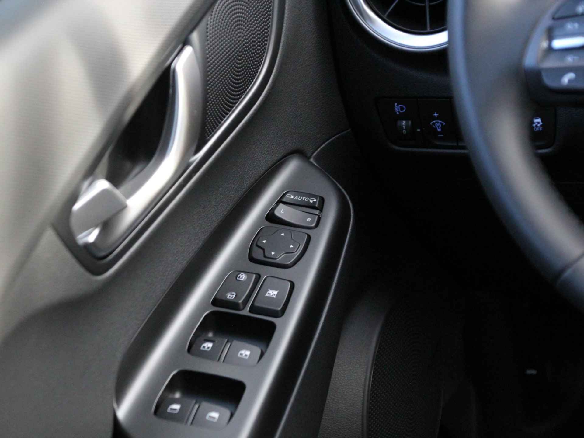 Hyundai Kona EV Fashion 39 kWh *SUBSIDIE MOGELIJK* | Head-Up Display | Navigatie | Camera | Apple Carplay/Android Auto | Premium Audio | Keyless Entry | Rijklaarprijs! - 24/25