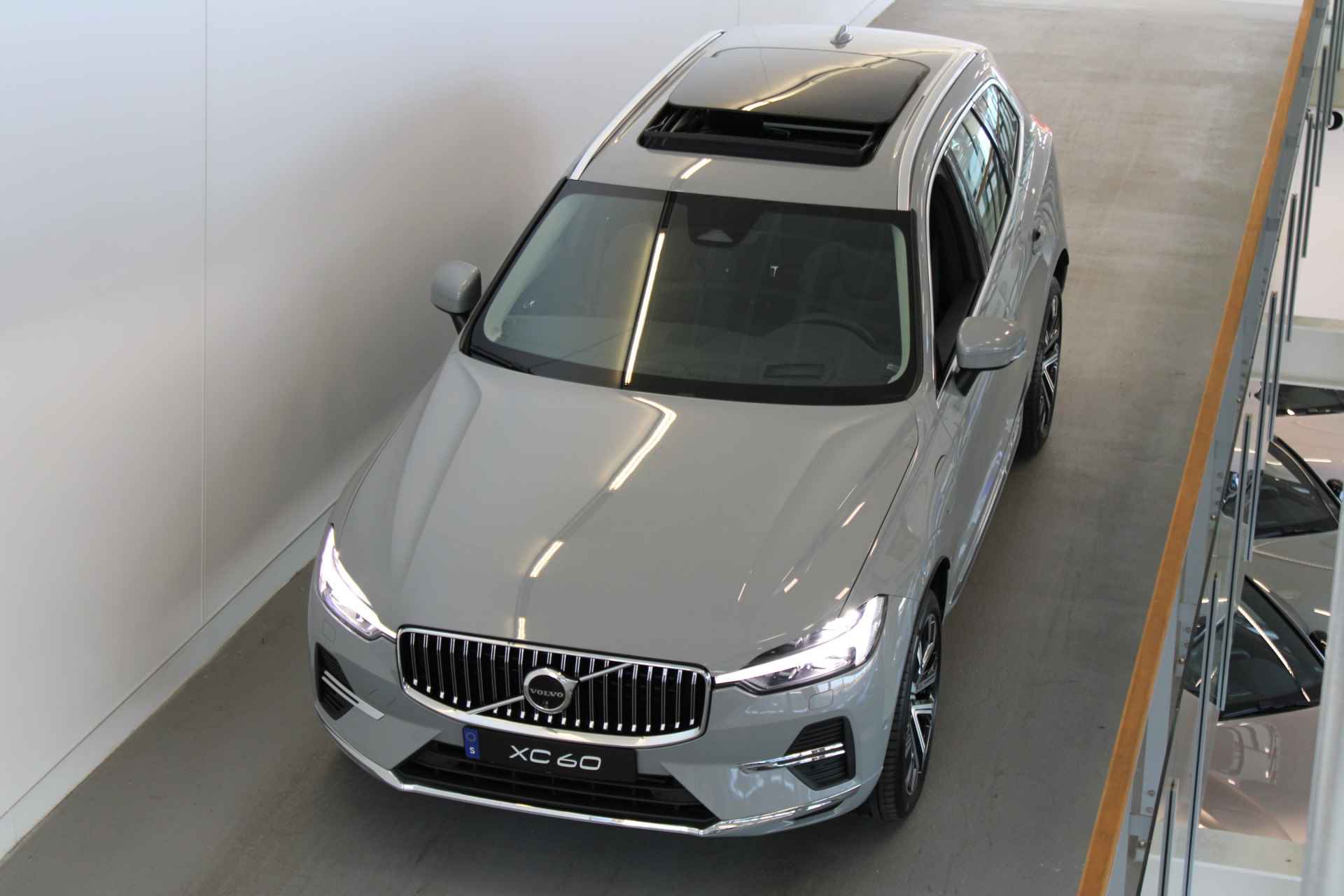 Volvo XC60 T6 350PK AWD Ultra Bright | Gelam Glas | Luchtvering | 360º view | HUD | Alarm - 23/72