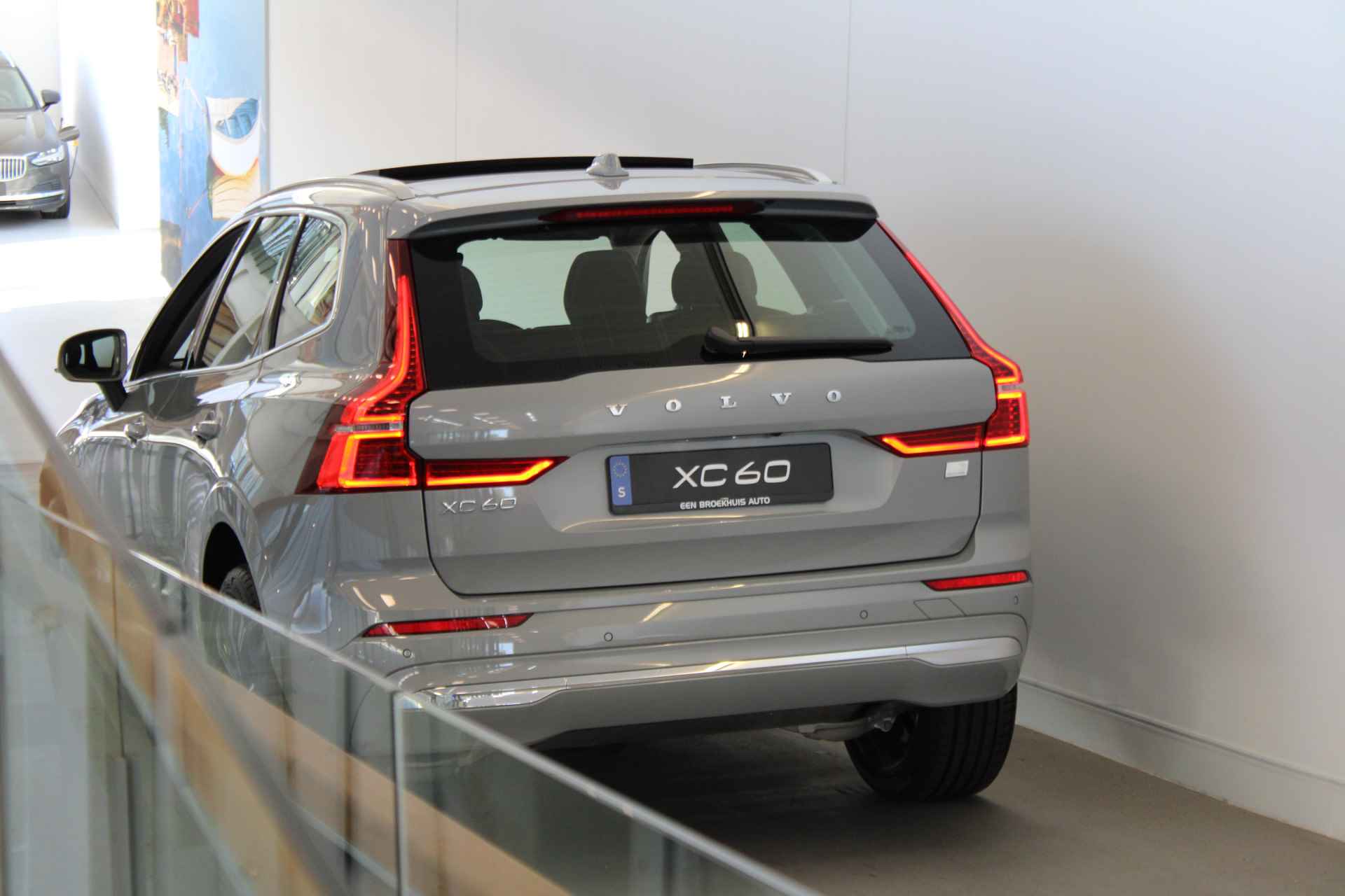 Volvo XC60 T6 350PK AWD Ultra Bright | Gelam Glas | Luchtvering | 360º view | HUD | Alarm - 71/72