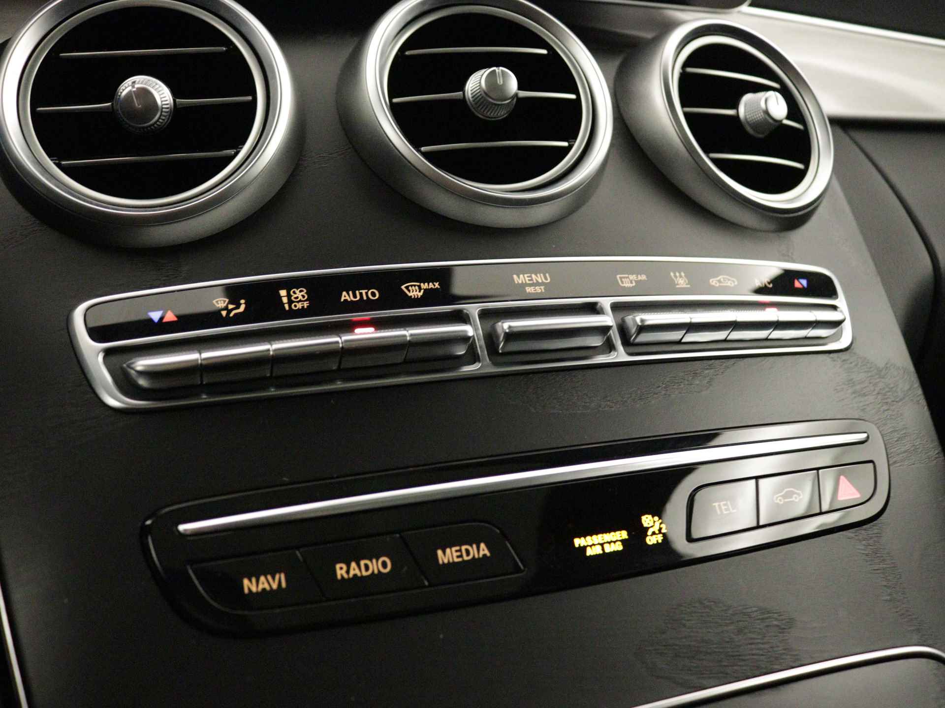 Mercedes-Benz C-Klasse Estate 300 e AMG Nightpakket | Panoramadak | Rijassistentie Pack | 360 gr Camera | Sfeerverlichting | Apple CarPlay | Alarm | Inclusief 24 maanden Mercedes-Benz Certified garantie voor Europa. - 12/46
