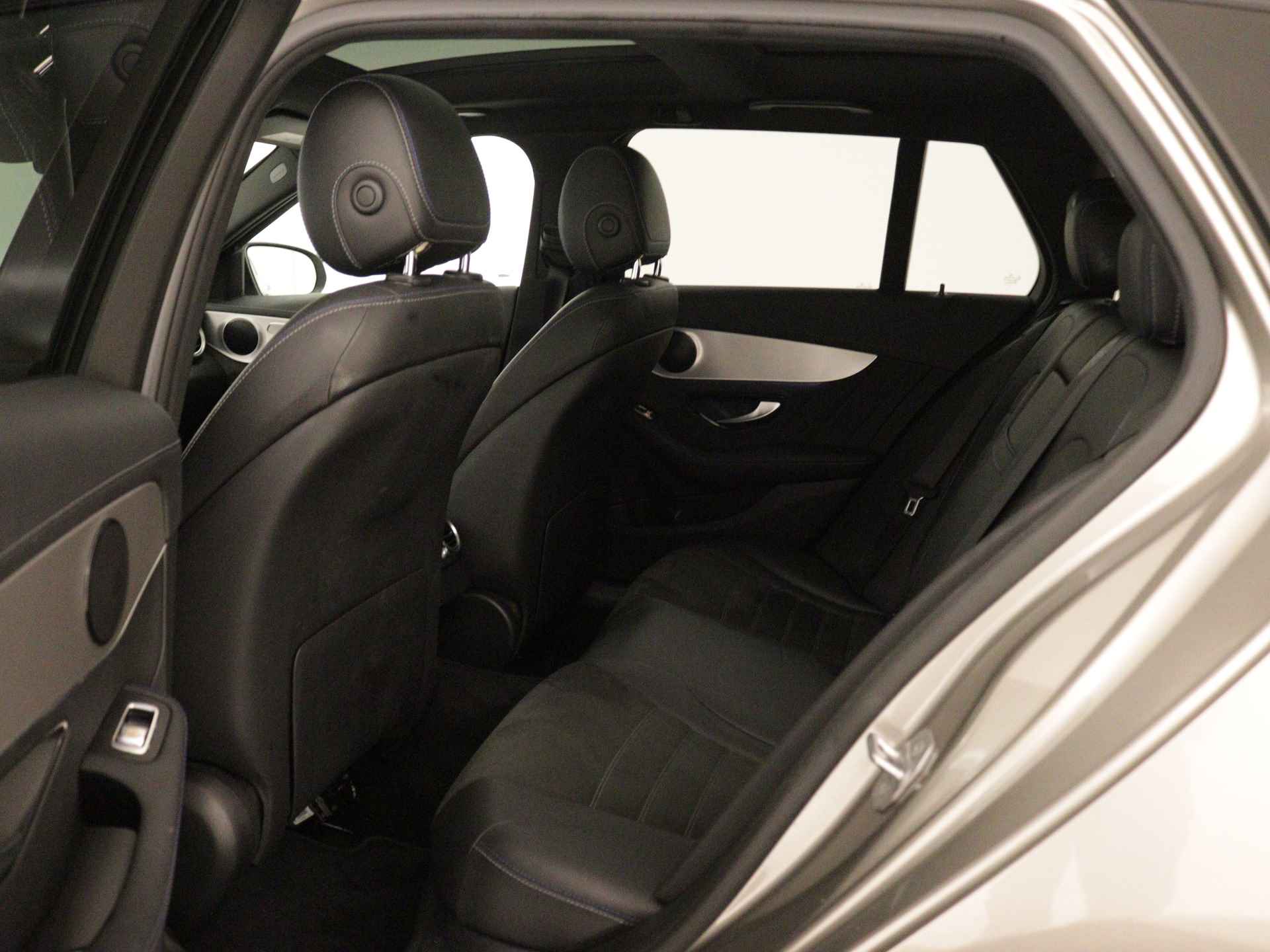 Mercedes-Benz C-Klasse Estate 300 e AMG Nightpakket | Panoramadak | Rijassistentie Pack | 360 gr Camera | Sfeerverlichting | Apple CarPlay | Alarm | Inclusief 24 maanden Mercedes-Benz Certified garantie voor Europa. - 21/46