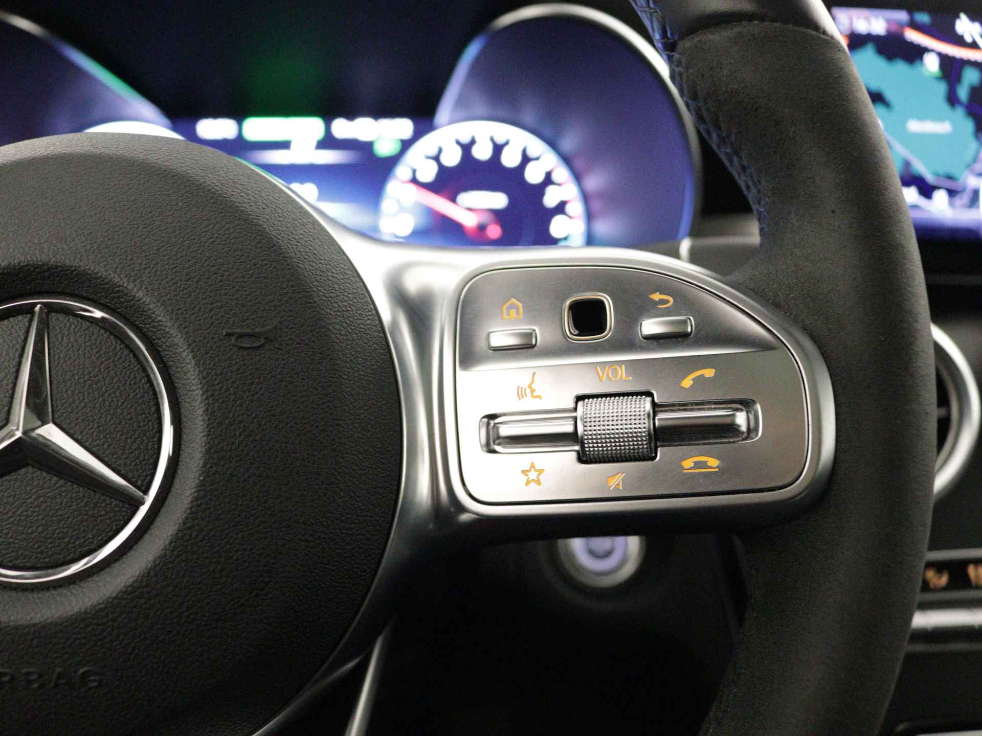 Mercedes-Benz C-Klasse Estate 300 e AMG Nightpakket | Panoramadak | Rijassistentie Pack | 360 gr Camera | Sfeerverlichting | Apple CarPlay | Alarm | Inclusief 24 maanden Mercedes-Benz Certified garantie voor Europa. - 24/46