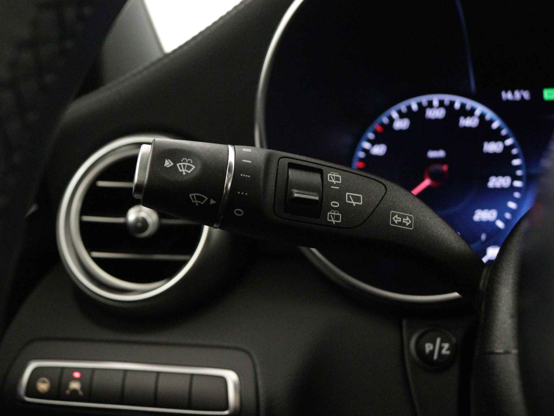 Mercedes-Benz C-Klasse Estate 300 e AMG Nightpakket | Panoramadak | Rijassistentie Pack | 360 gr Camera | Sfeerverlichting | Apple CarPlay | Alarm | Inclusief 24 maanden Mercedes-Benz Certified garantie voor Europa. - 25/46
