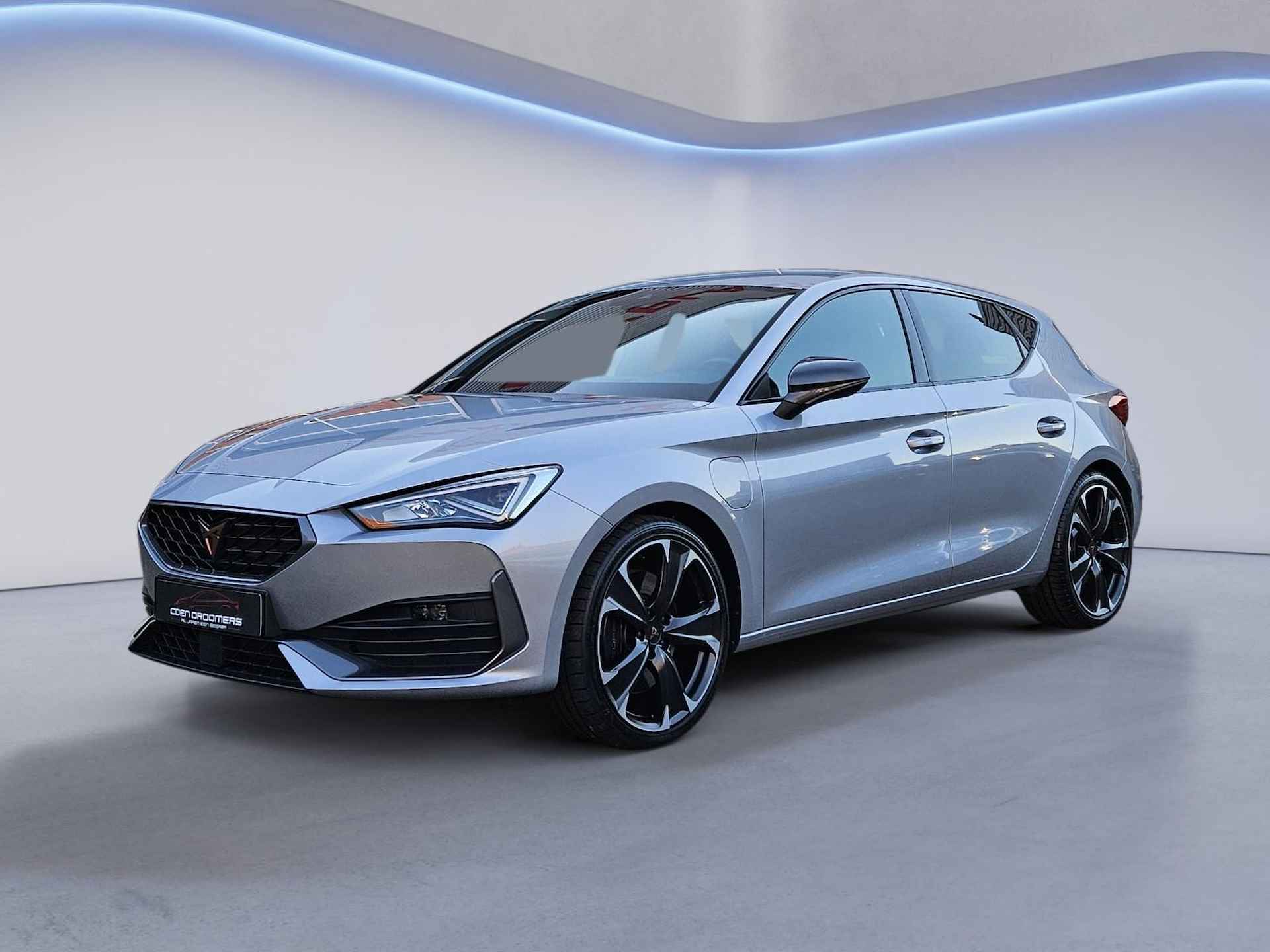 CUPRA Leon 1.4 e-Hybrid VZ Performance / DCC / Parkeersensoren achter / Stoel en stuurverwarming / Adaptive Cruise Control / Climate Control / Navi / Apple Carplay & Android Auto / (MET GARANTIE*) - 1/43