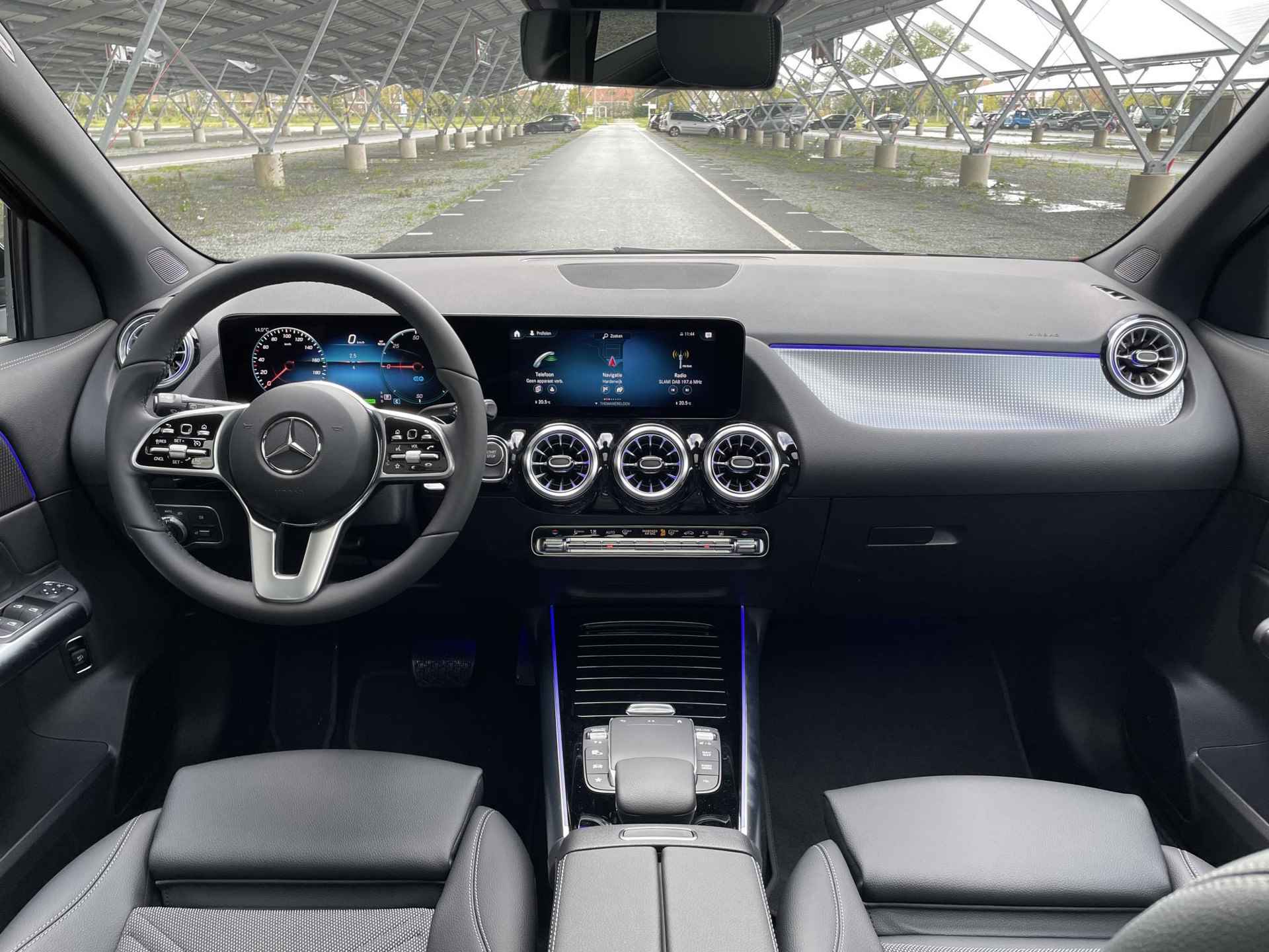 Mercedes-Benz EQA 250+ Business Edition 71 kWh | Panoramadak | 360 camera | Memory stoelen | Sfeerverlichting | Stoelverwarming | - 14/34