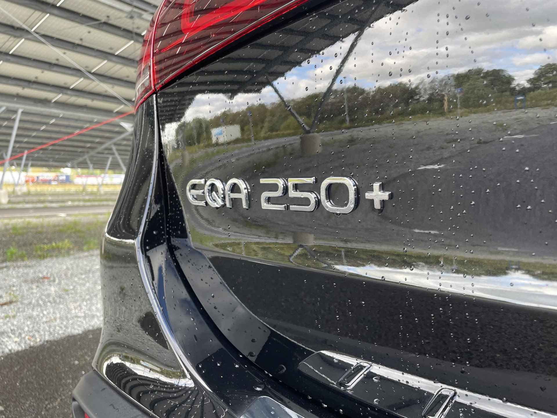 Mercedes-Benz EQA 250+ Business Edition 71 kWh | Panoramadak | 360 camera | Memory stoelen | Sfeerverlichting | Stoelverwarming | - 31/34