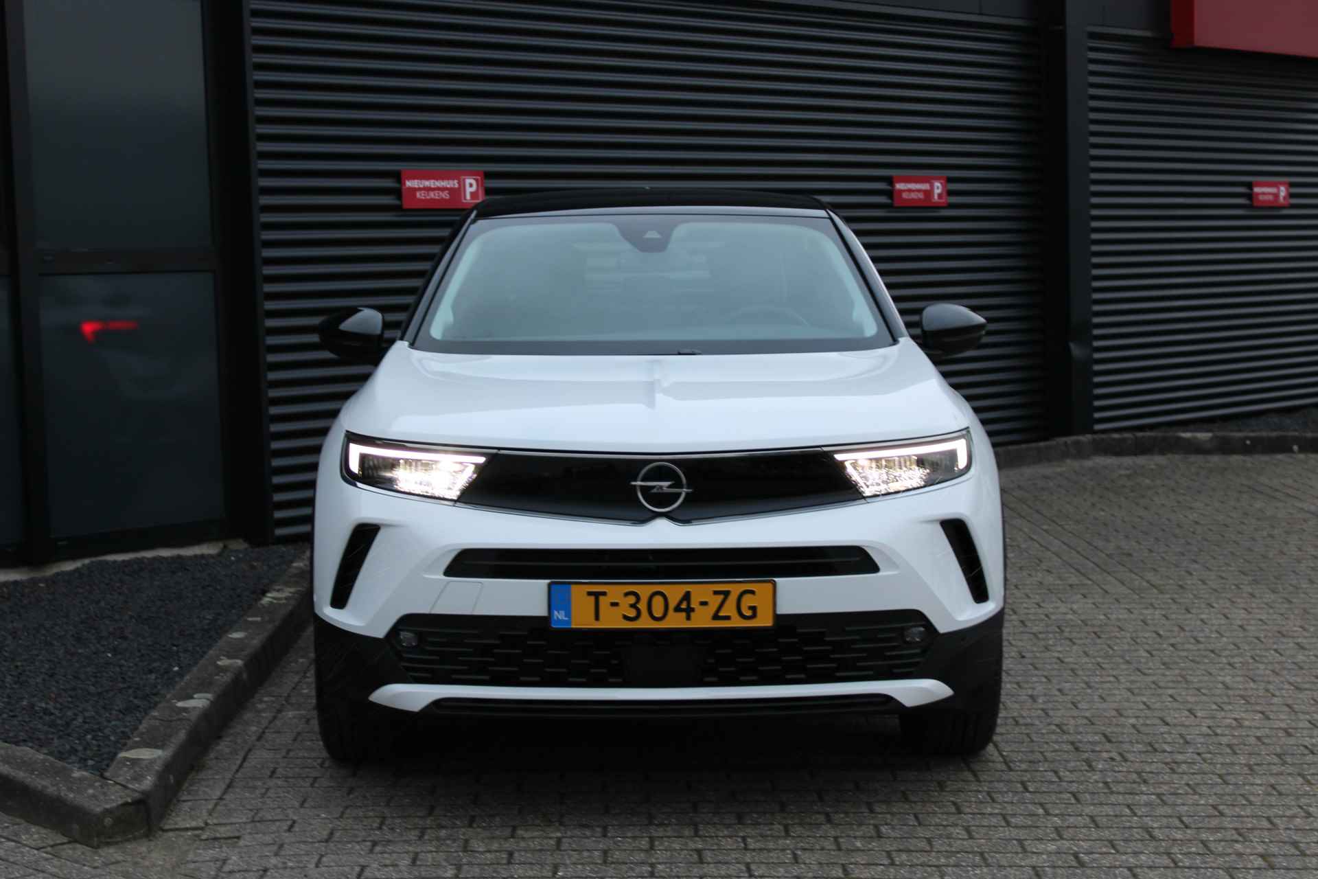 Opel Mokka Electric Level 3 50 kWh / Elegance / Navigatie / Zwart Dak / Camera / 17"LMV / Park Pilot / Cruise Control / Winterpakket '' vraag een vrijblijvende offerte aan '' - 12/31