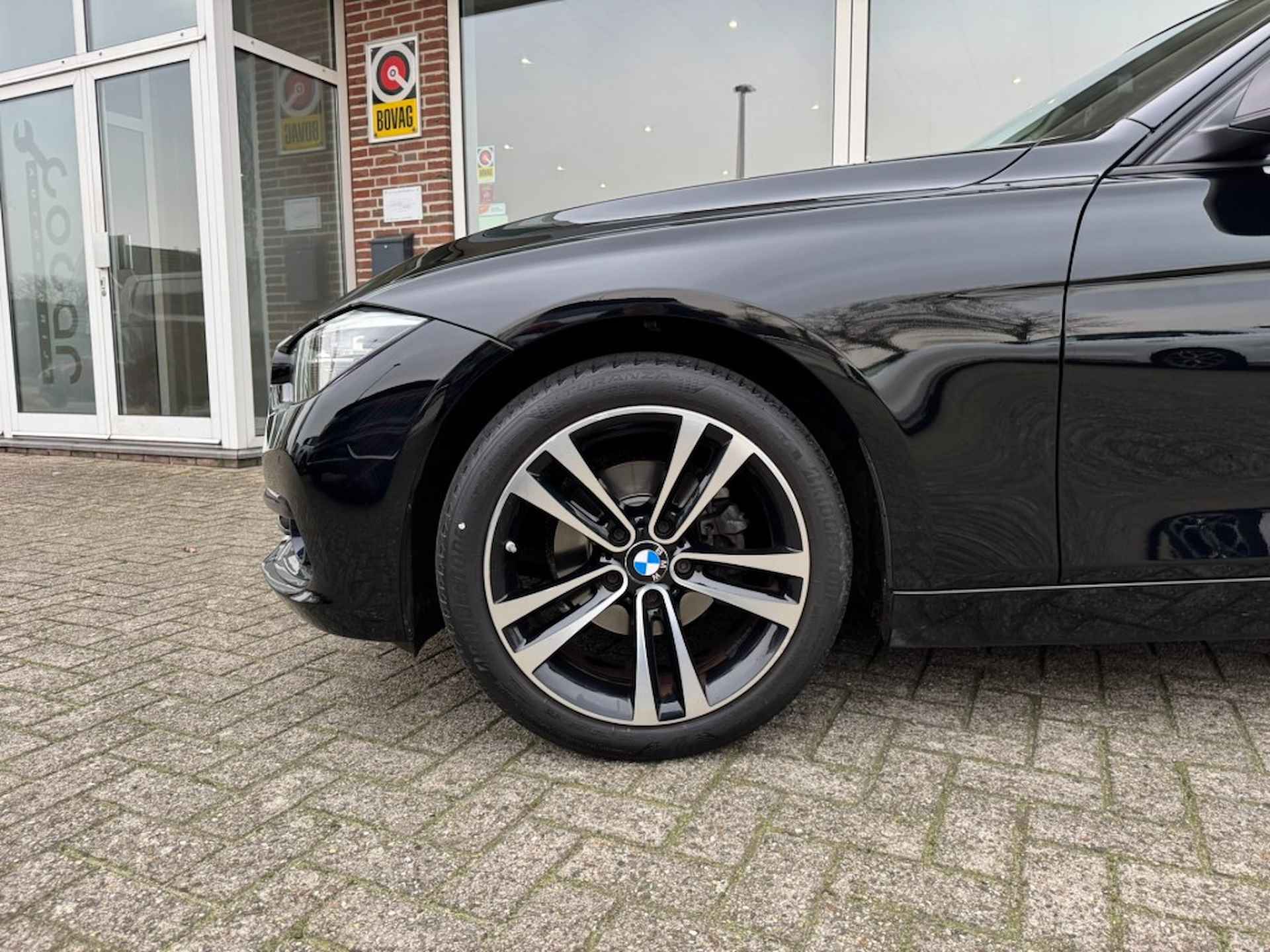 BMW 3-serie 320I EXECUTIVE/PANO/TREKHAAK - 13/32