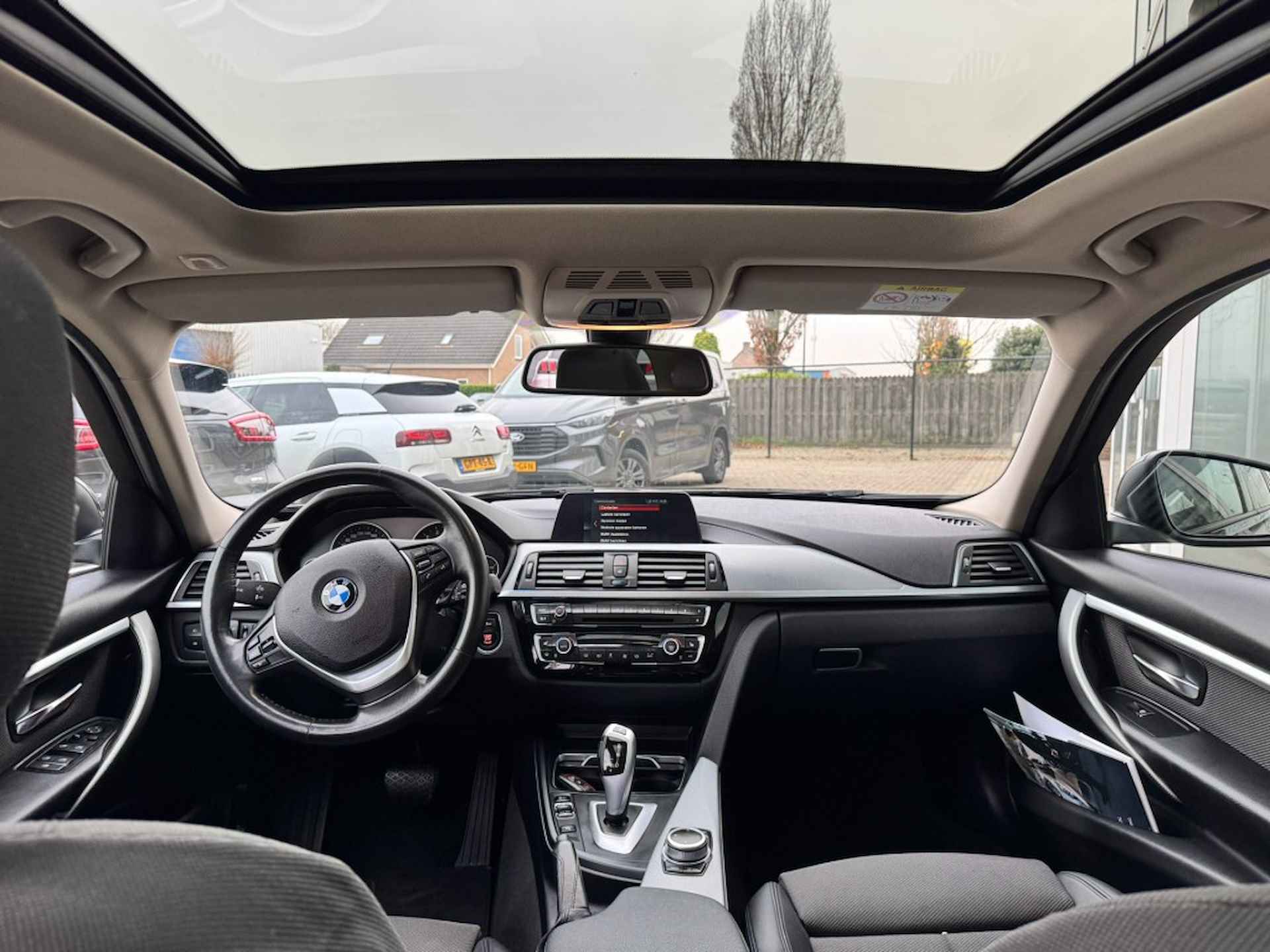 BMW 3-serie 320I EXECUTIVE/PANO/TREKHAAK - 15/32