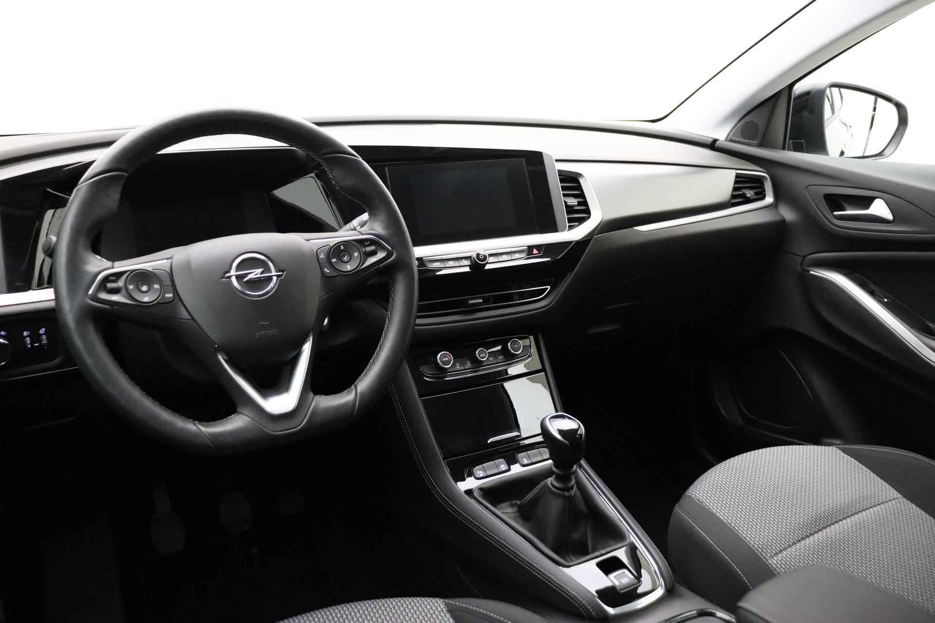 Opel Grandland 1.2 Turbo 130pk Edition | Navigatie via Apple Carplay | Camera | Climate control | Stoel & Stuurverwarming | Lichtmetalen velgen - 8/30